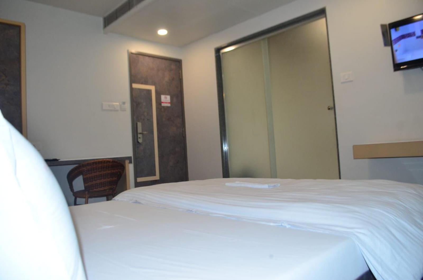Deluxe Double Room - Photo 22