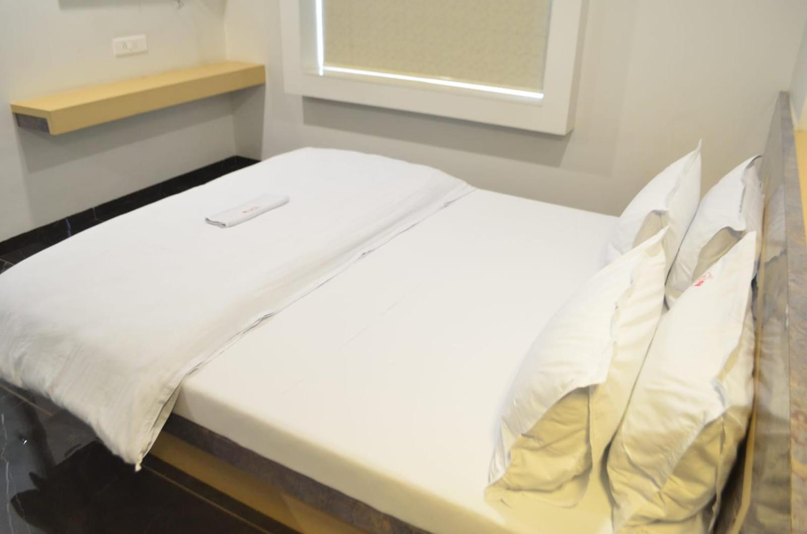 Deluxe Double Room - Photo 26