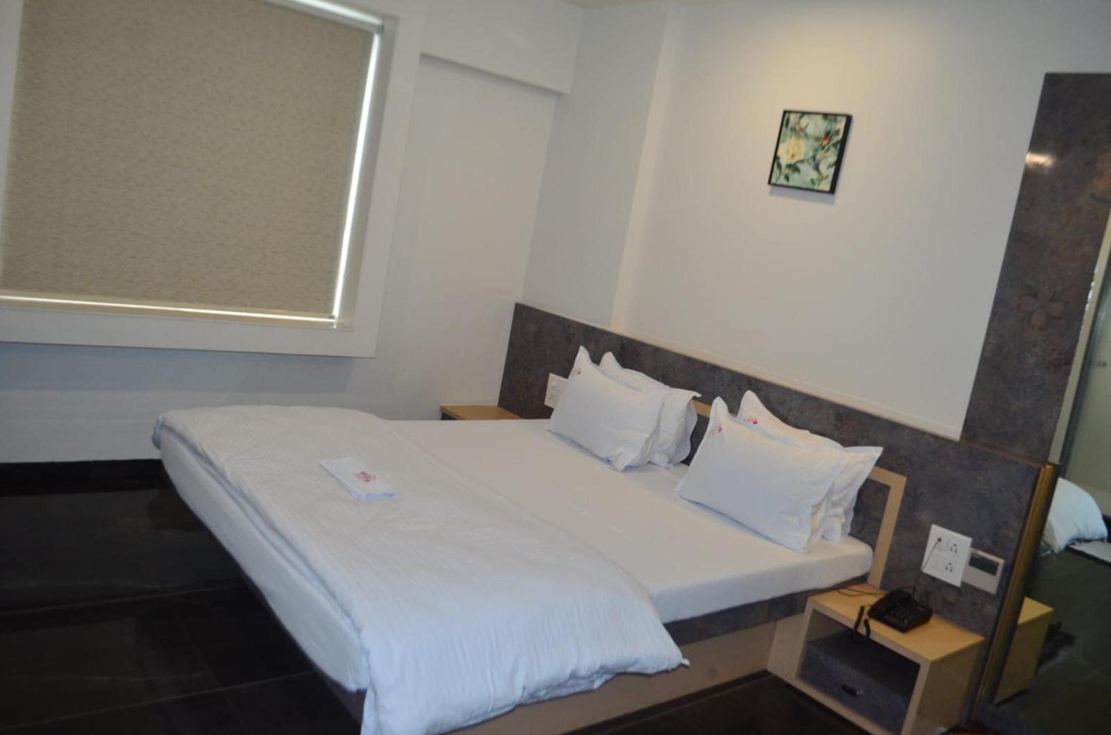 Deluxe Double Room - Photo 27