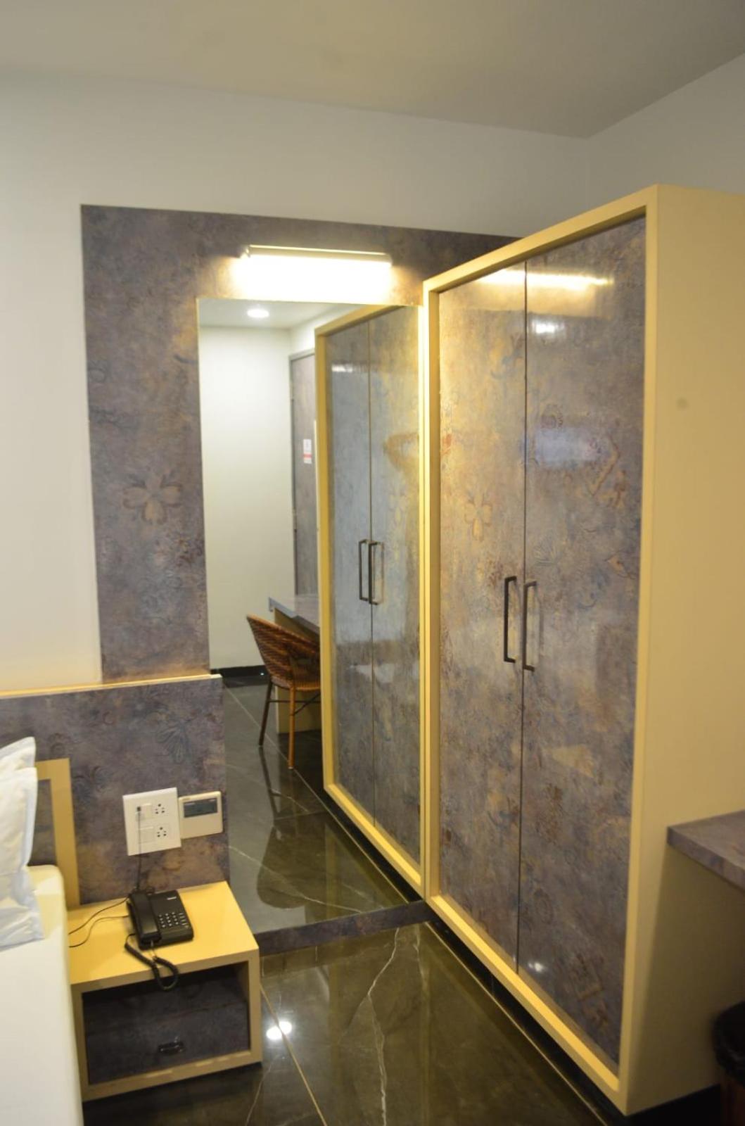 Deluxe Double Room - Photo 21