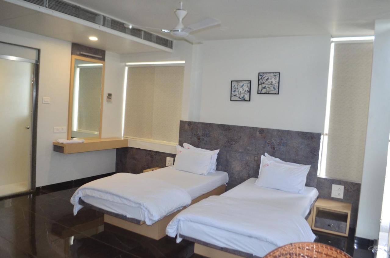 Deluxe Twin Room - Photo 17