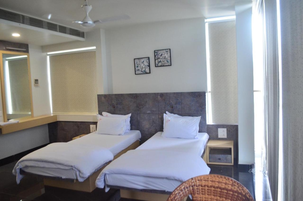 Deluxe Twin Room - Photo 15