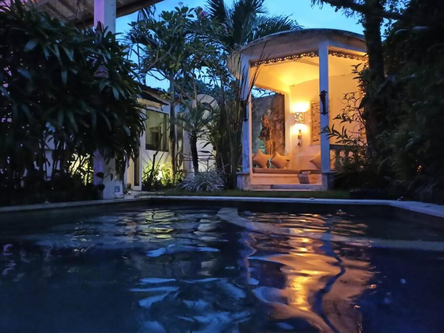 Villa - Photo 2