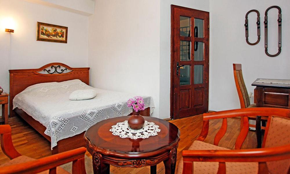 Double Room - Photo 2