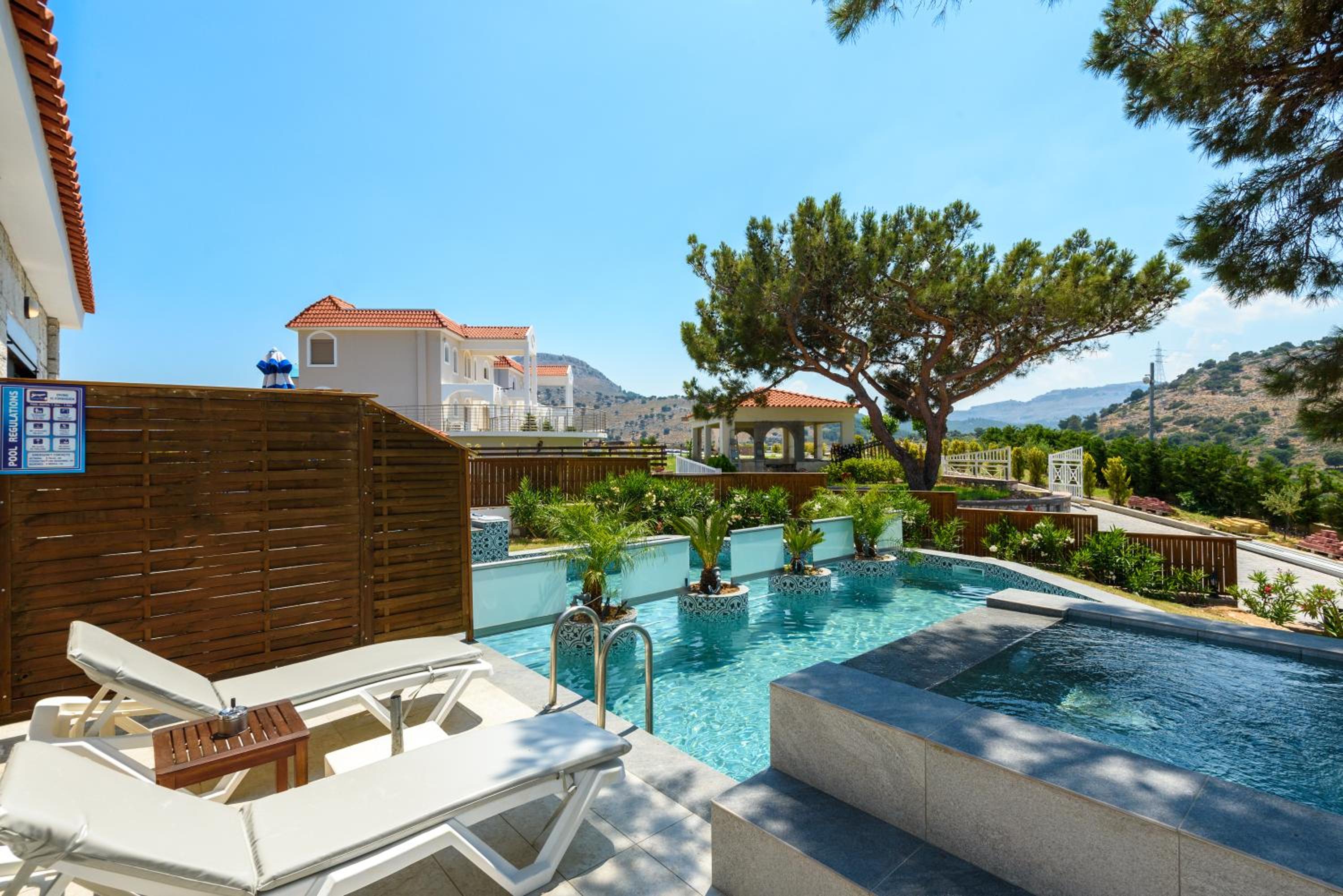 Junior Suite with Private Pool - Photo 10