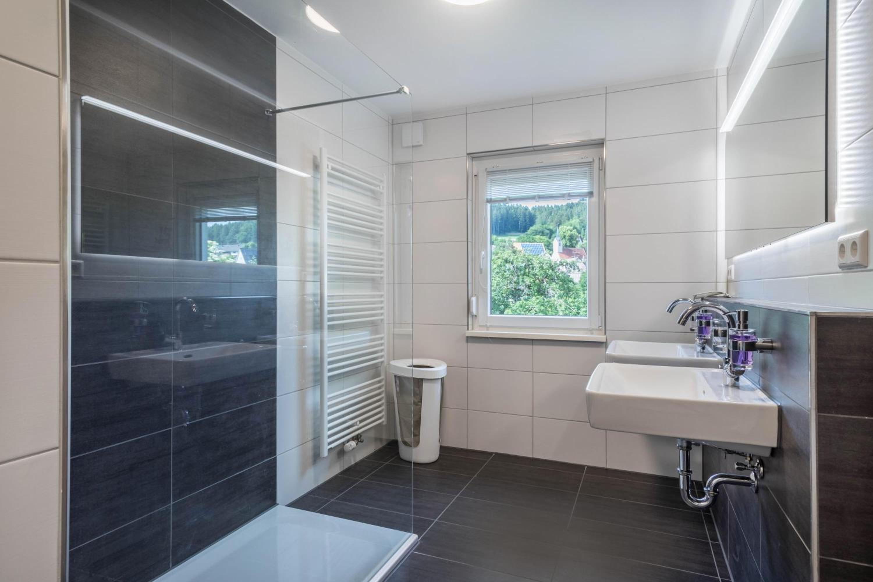 Two-Bedroom Deluxe Apartment with Garden View photo 2