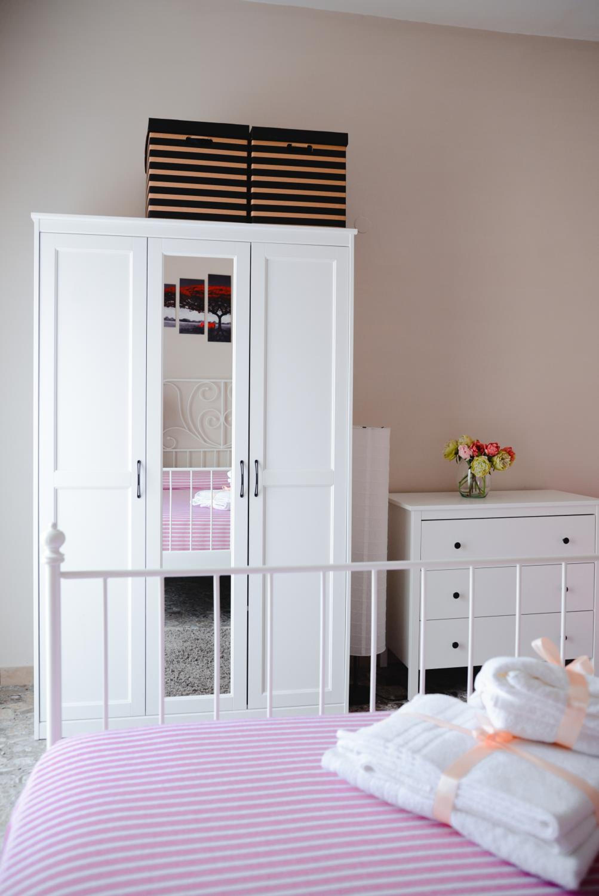 Double Room with Balcony - Photo 4