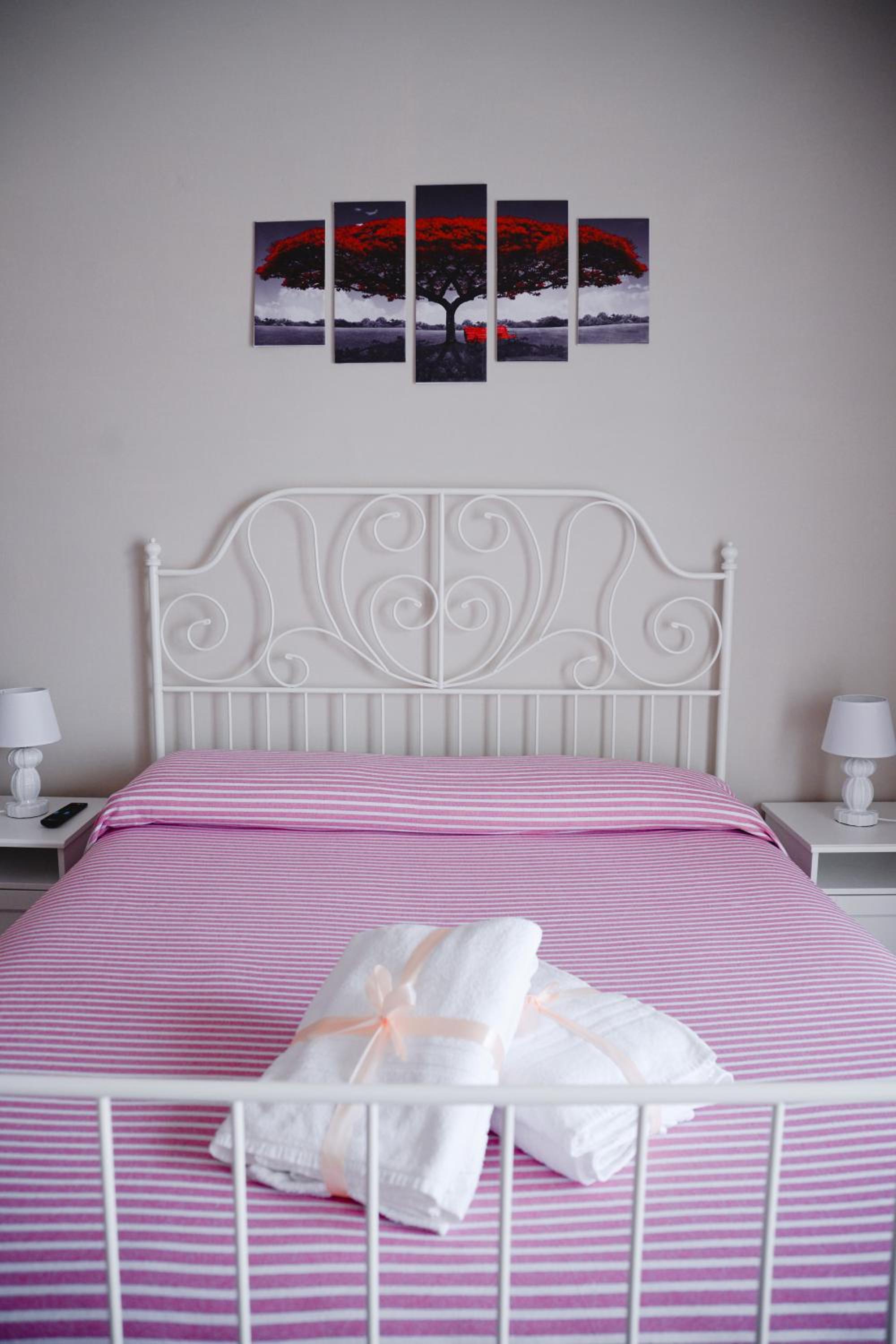 Double Room with Balcony - Photo 2