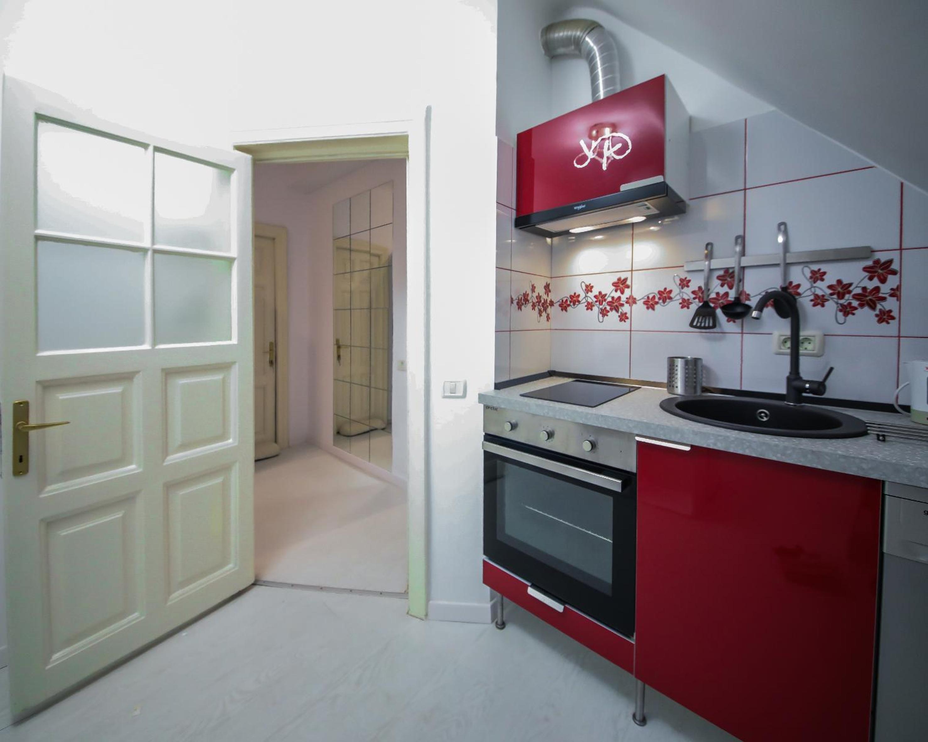 One-Bedroom Apartment - Photo 18