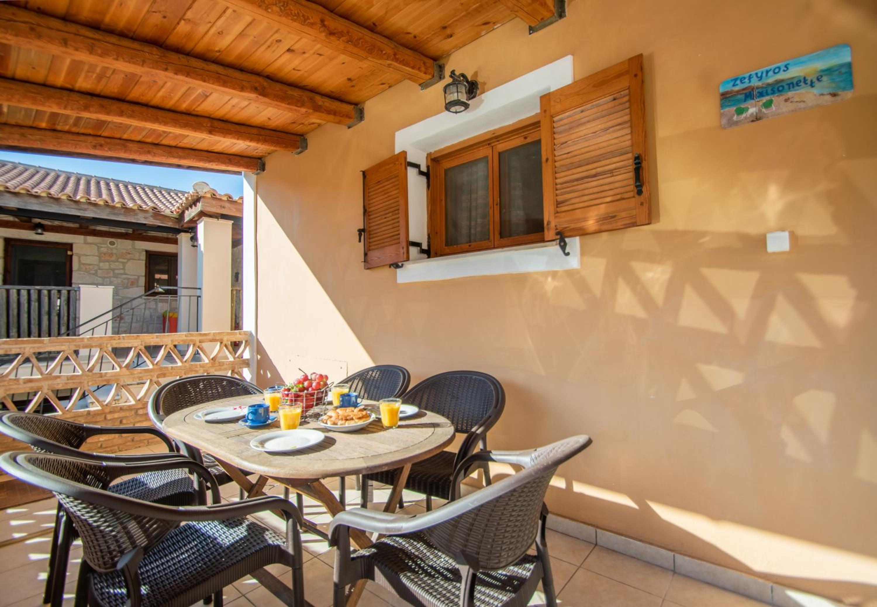 Zefyros Three-Bedroom Maisonette photo 3