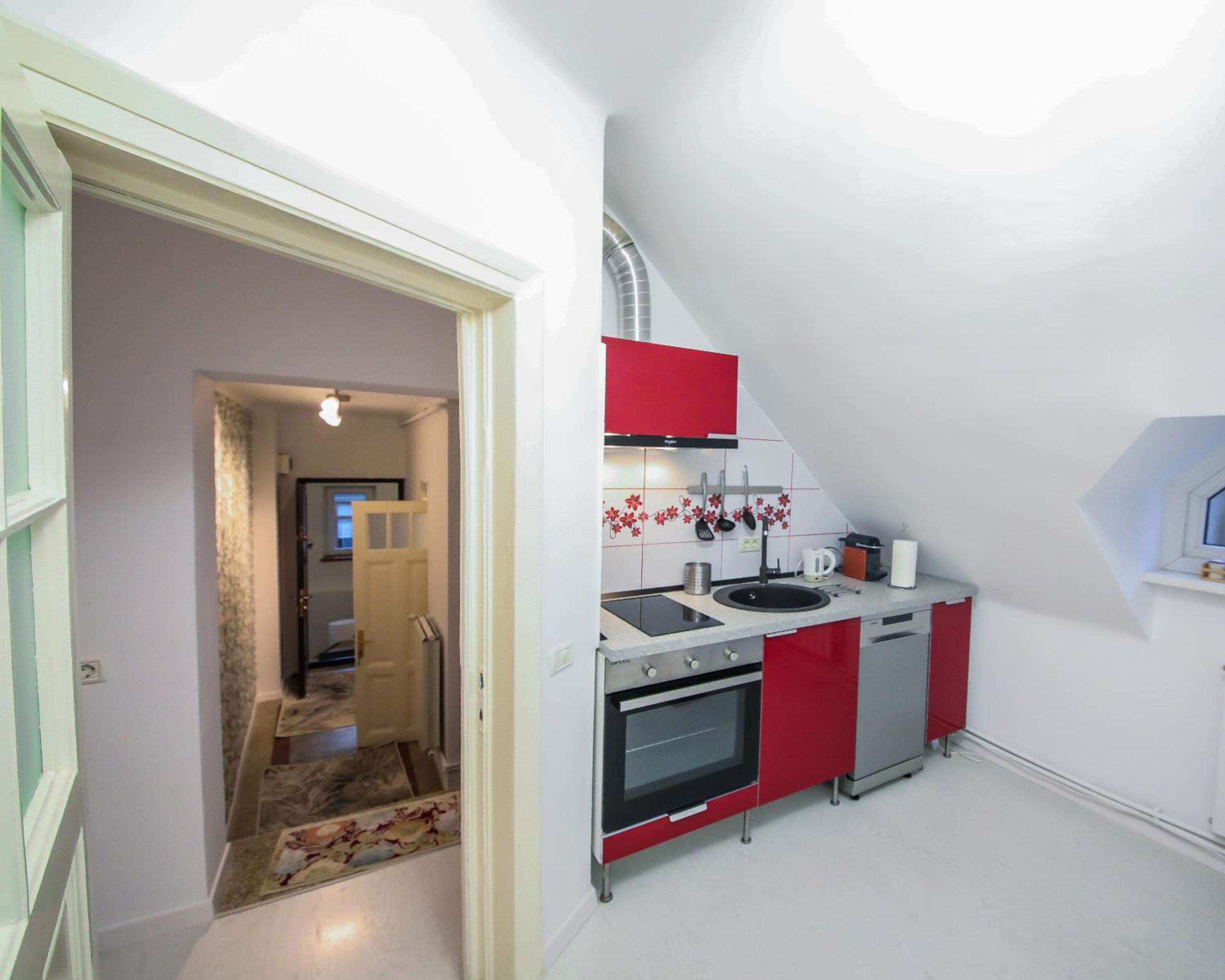 One-Bedroom Apartment - Photo 4