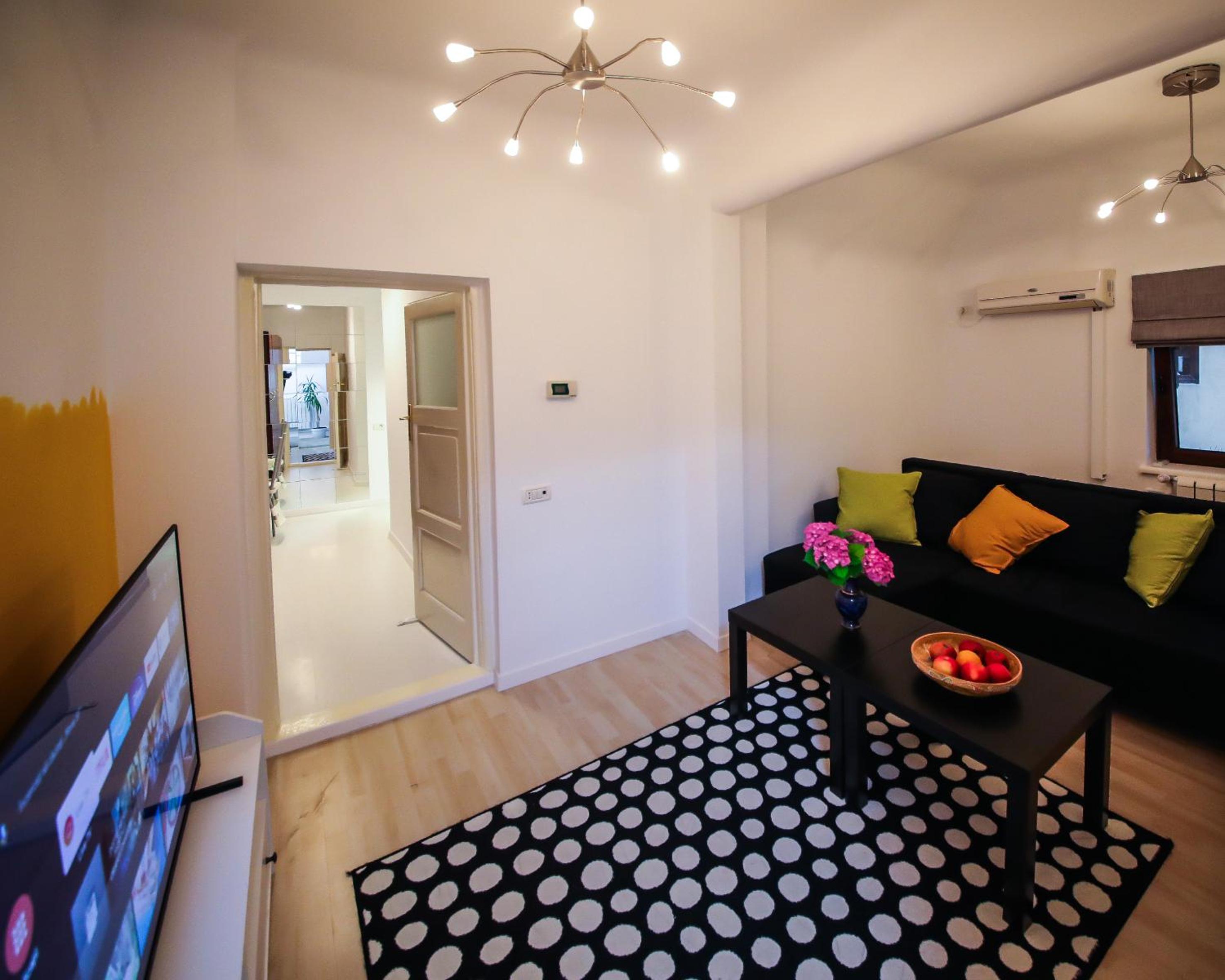 One-Bedroom Apartment - Photo 12