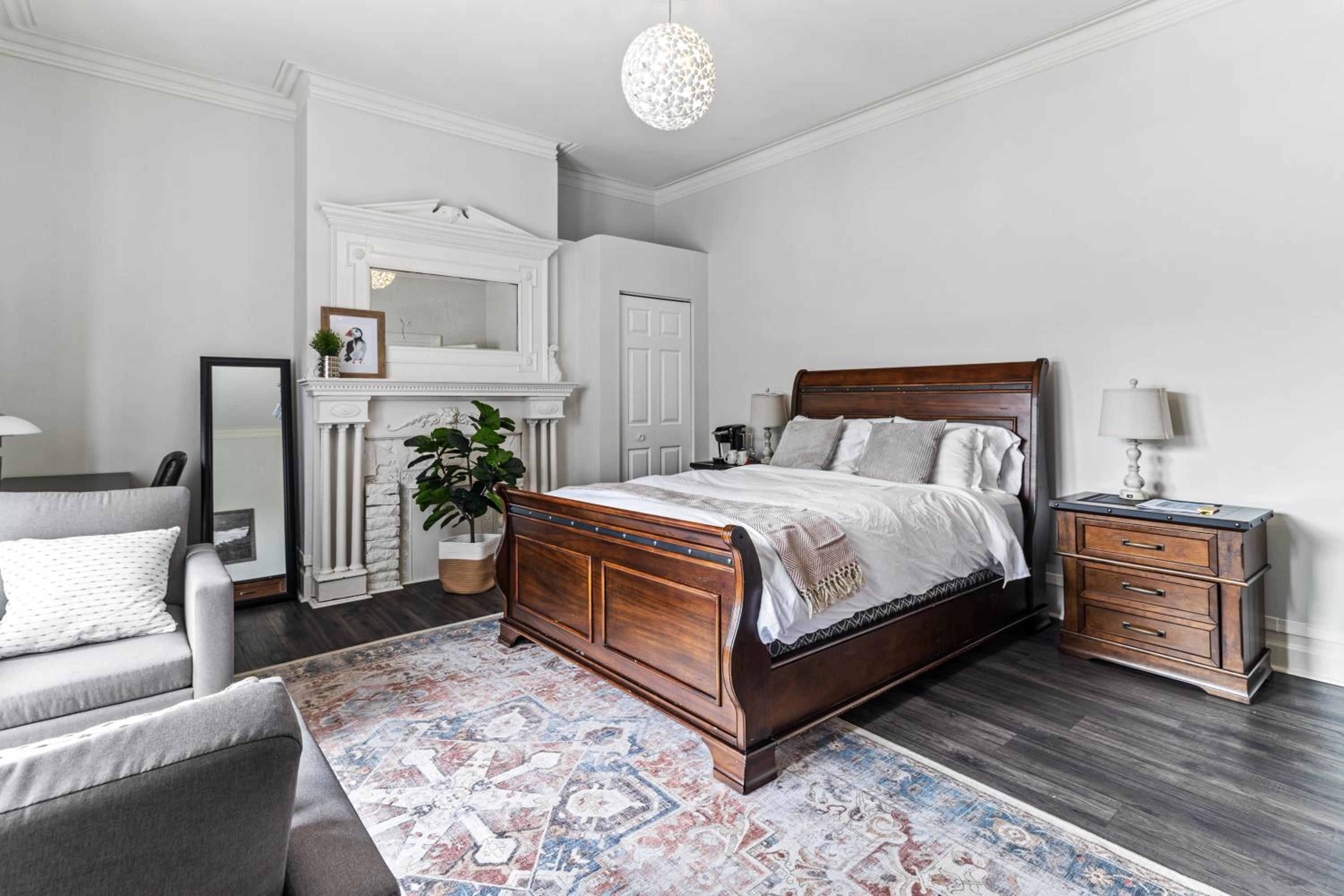 Standard Queen Room