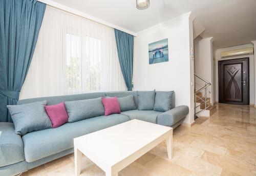 Villa photo 1