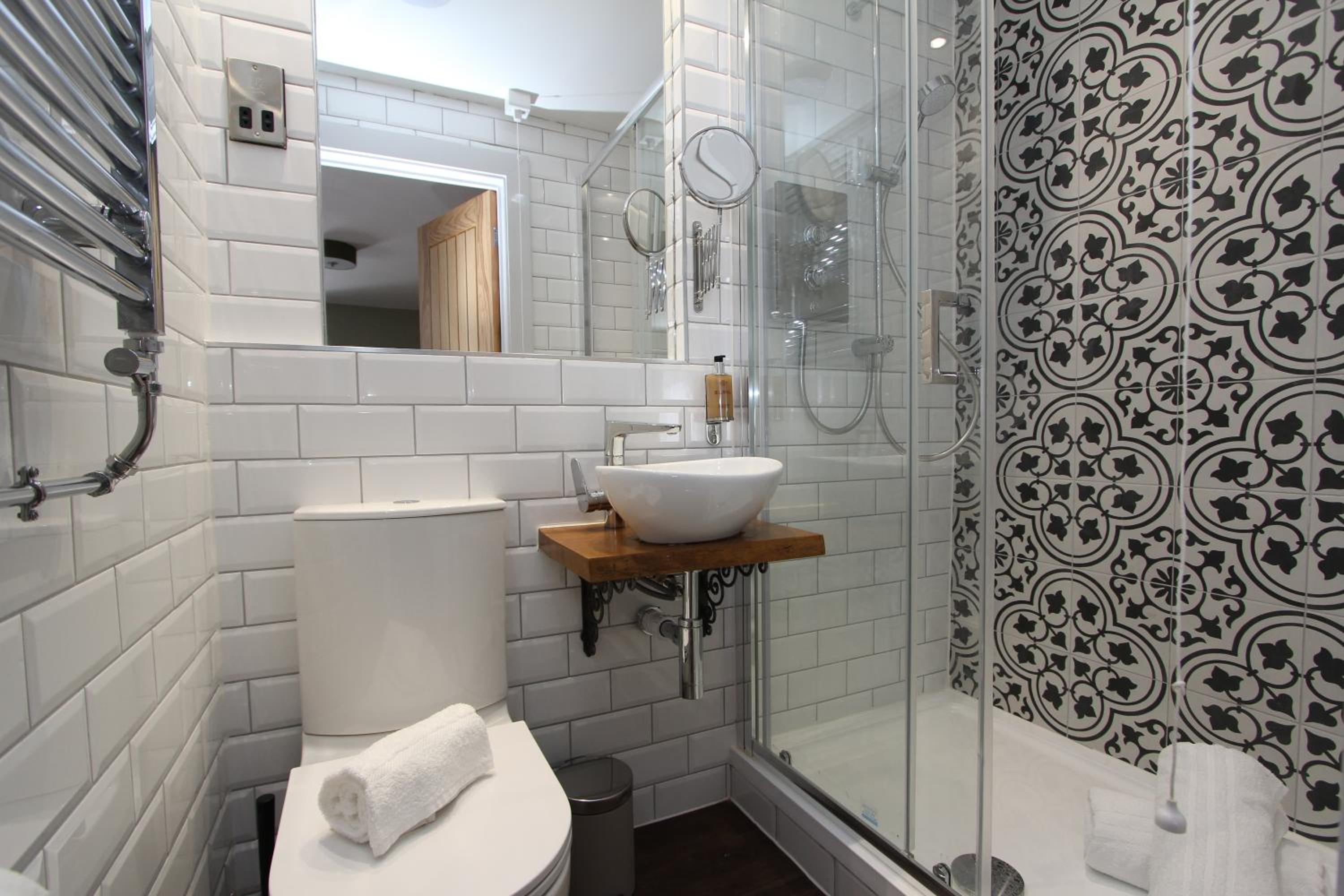 Deluxe Double or Twin Room - Photo 7