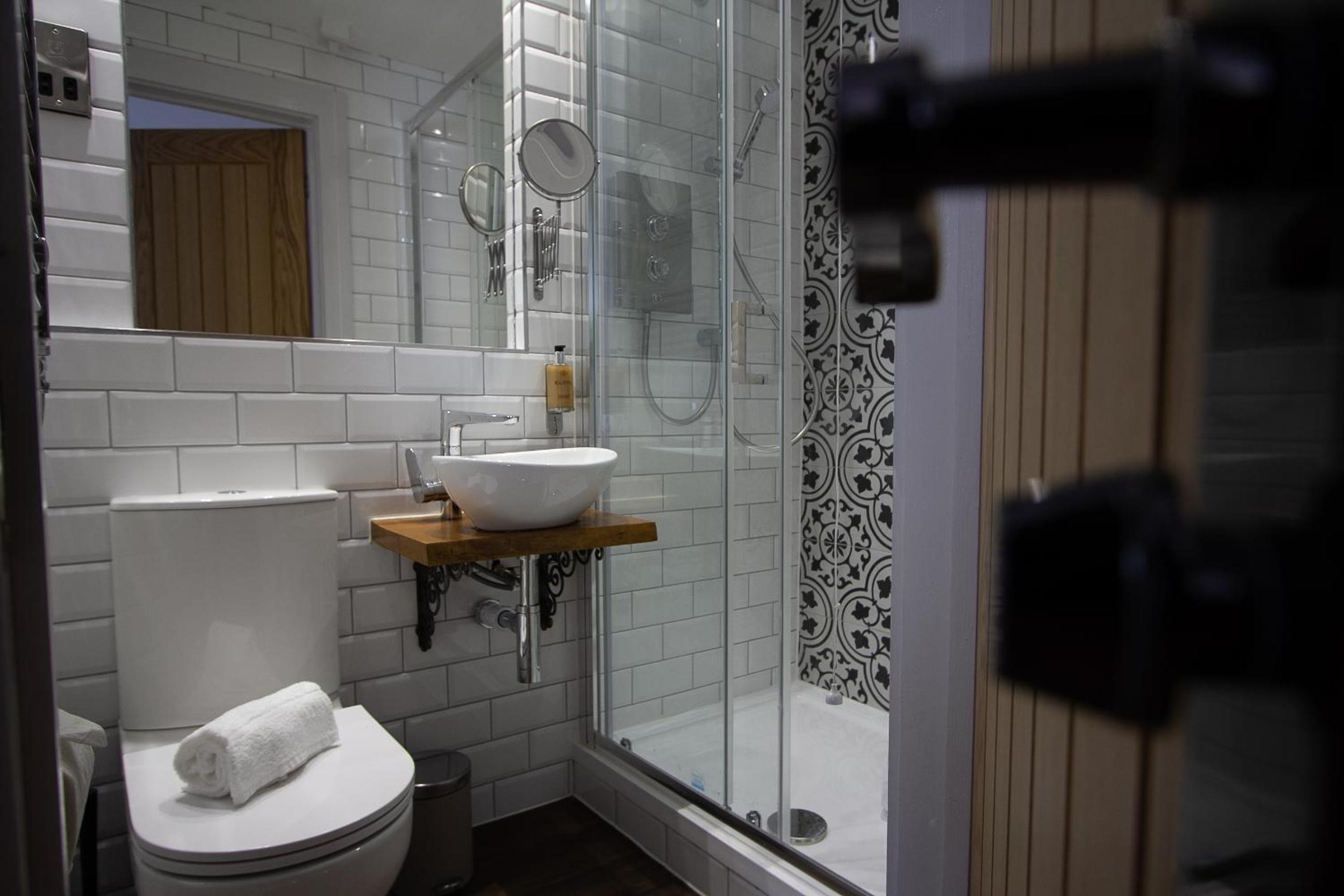 Deluxe Double or Twin Room - Photo 6