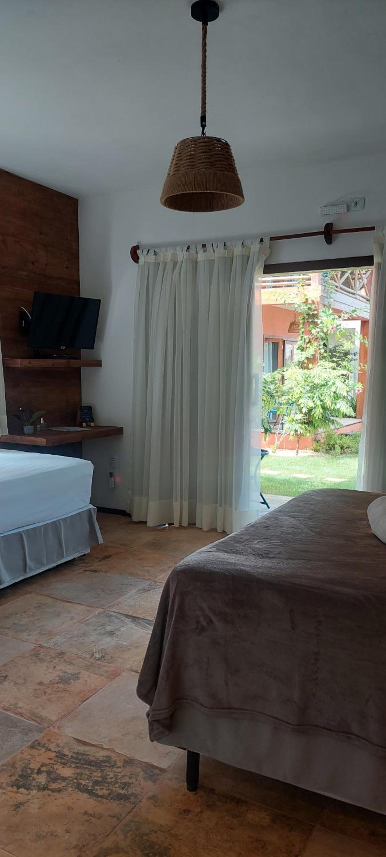 Deluxe Room - Photo 16