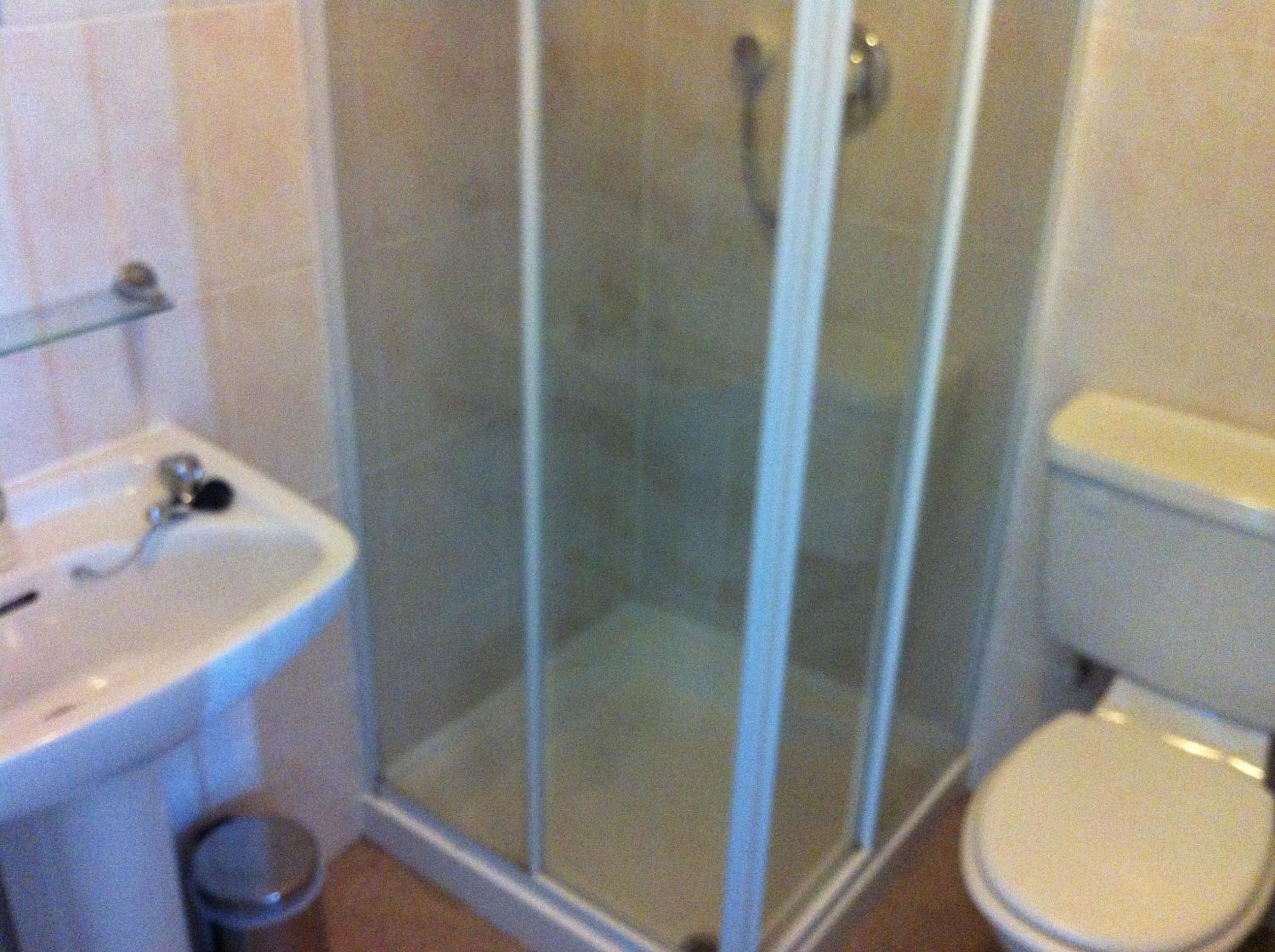 Double or Twin Room - Photo 12