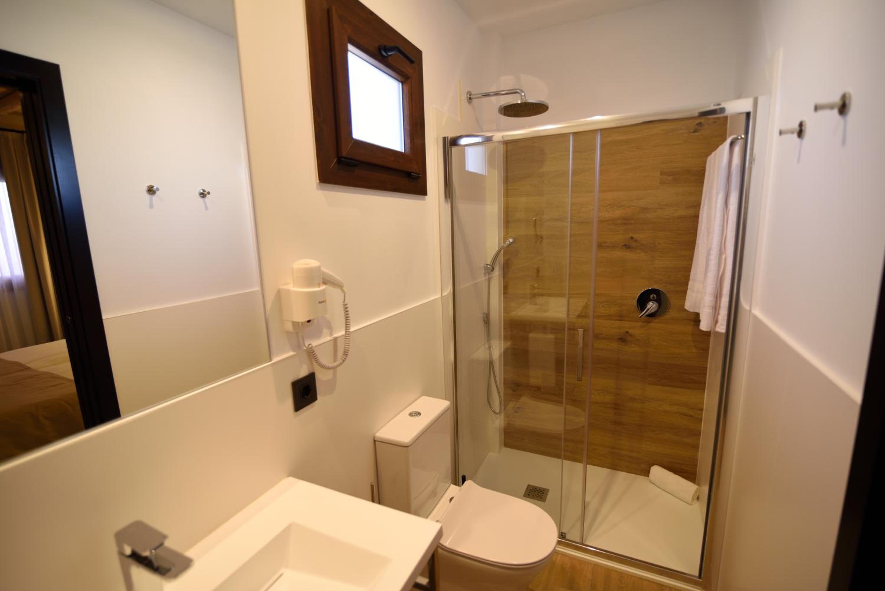 Double Room - Photo 8