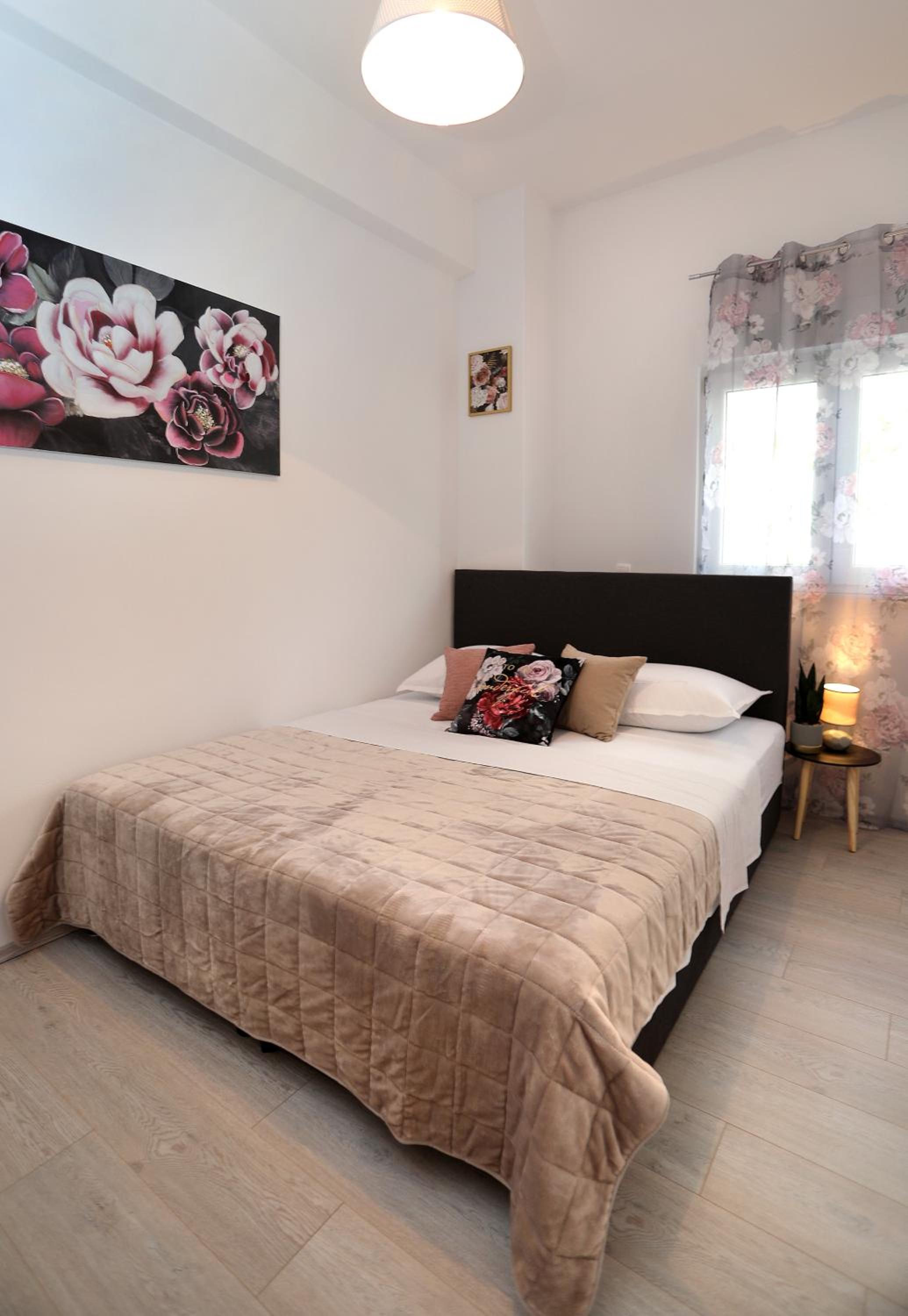 Apartment with Garden View - Photo 7