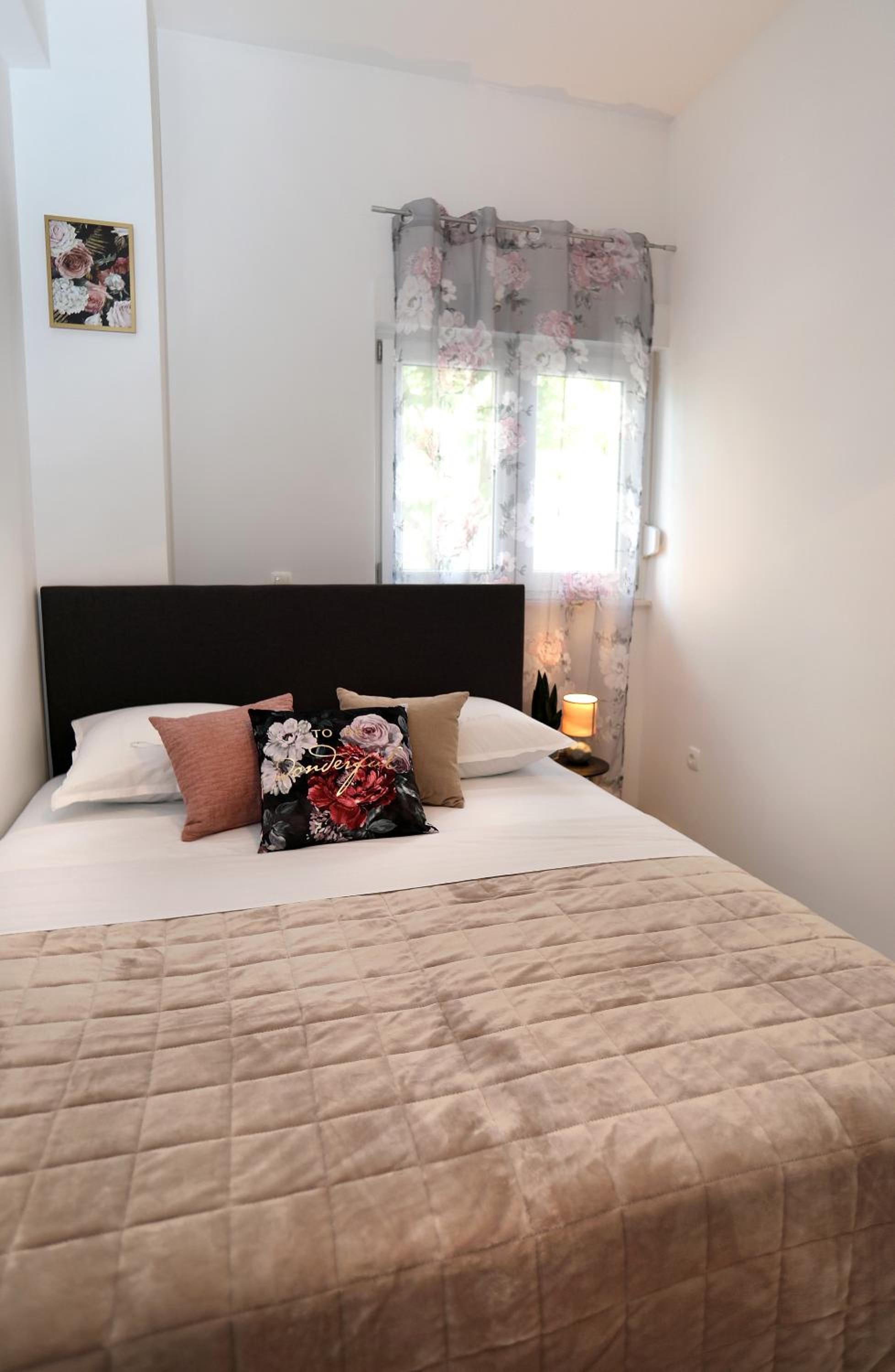 Apartment with Garden View - Photo 9