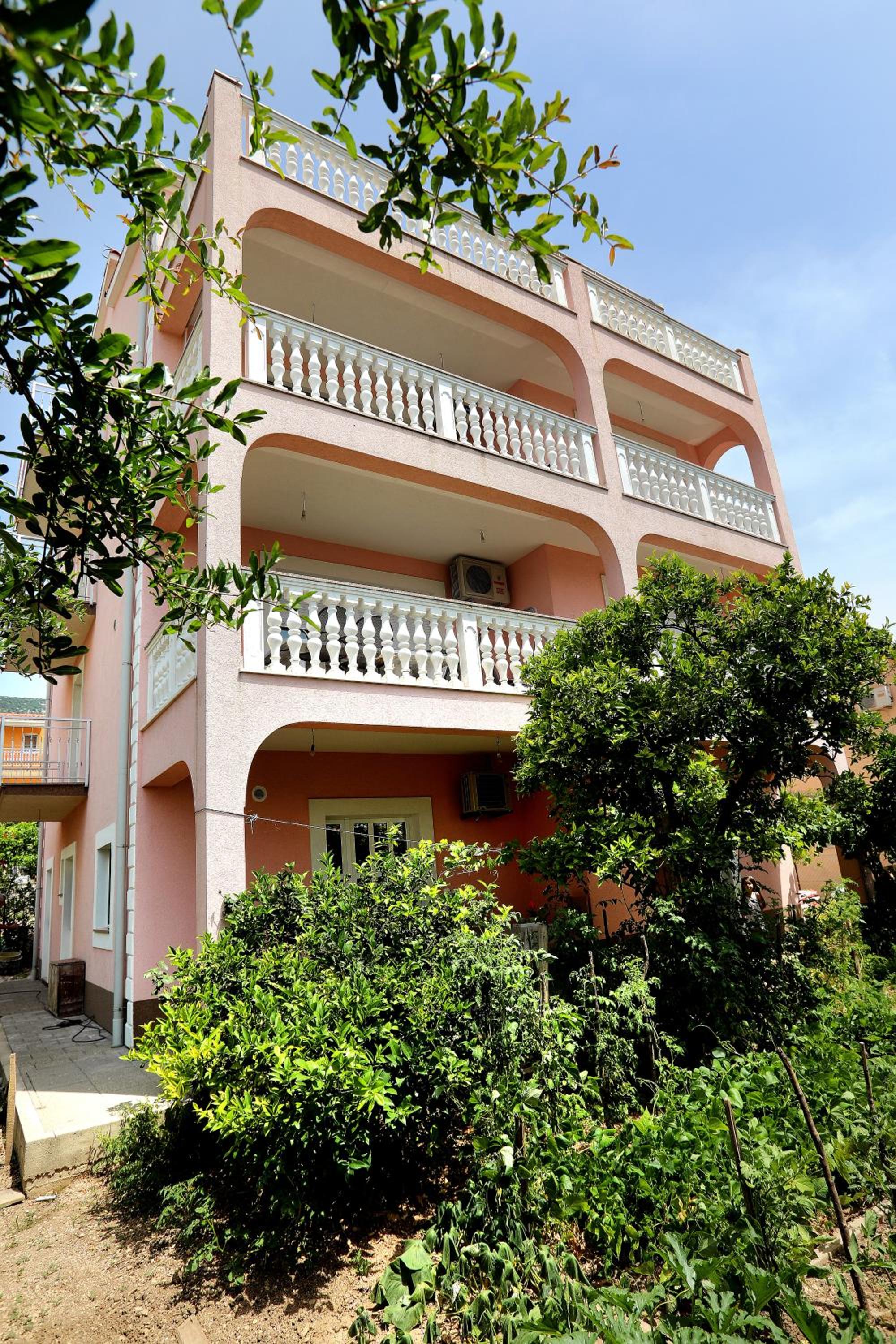 Apartment with Garden View - Photo 25