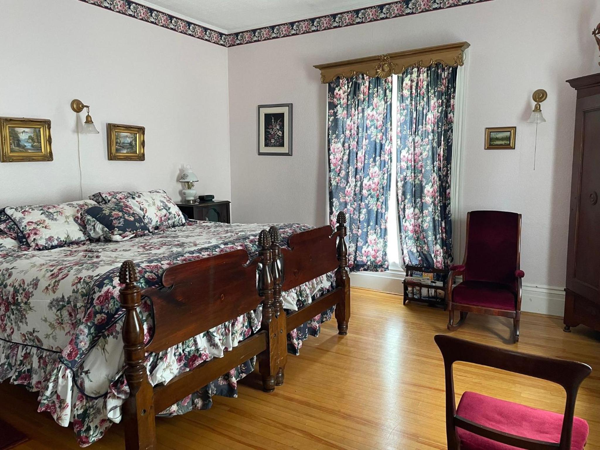 Deluxe Family Room photo 1