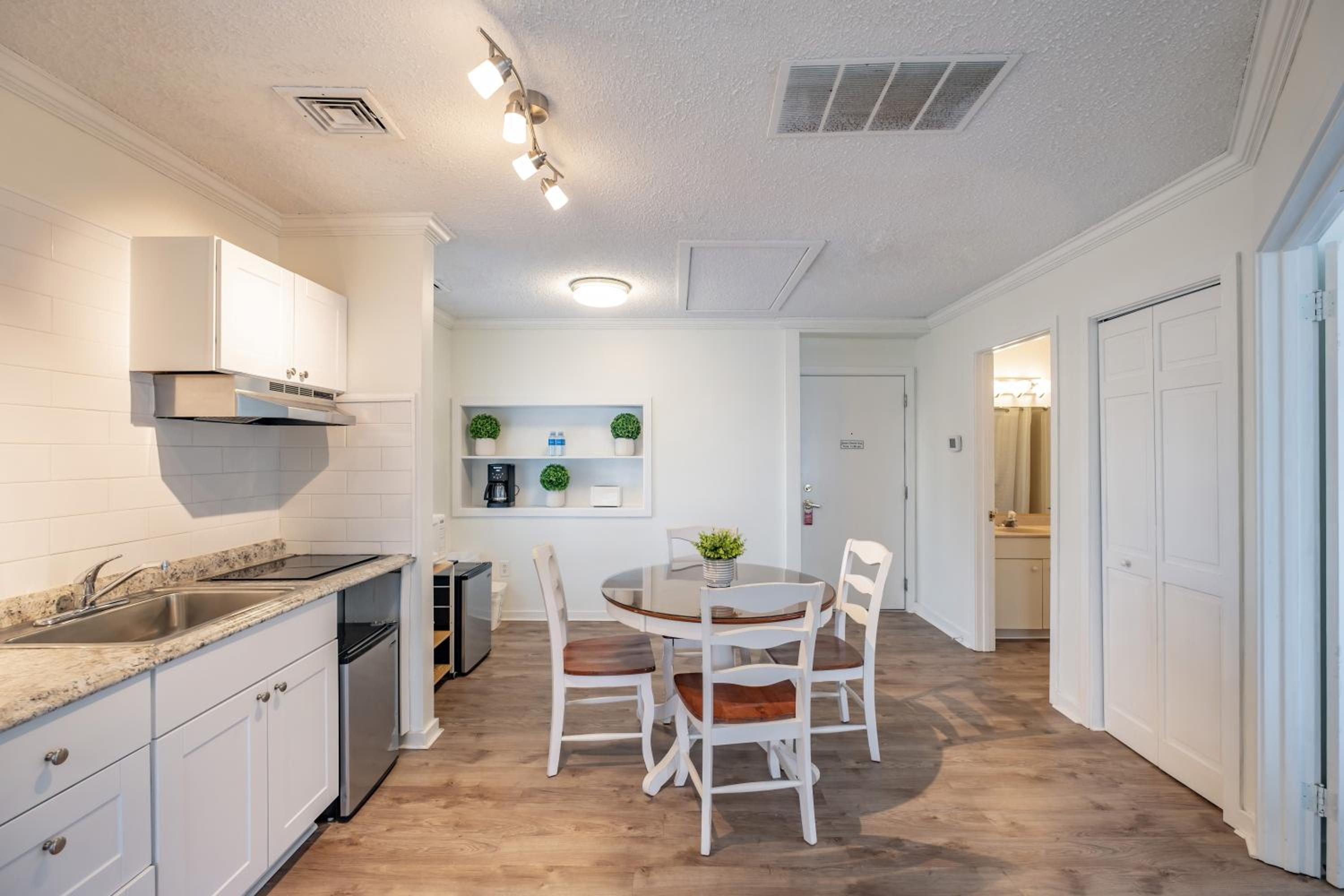 King Suite Upper photo 2