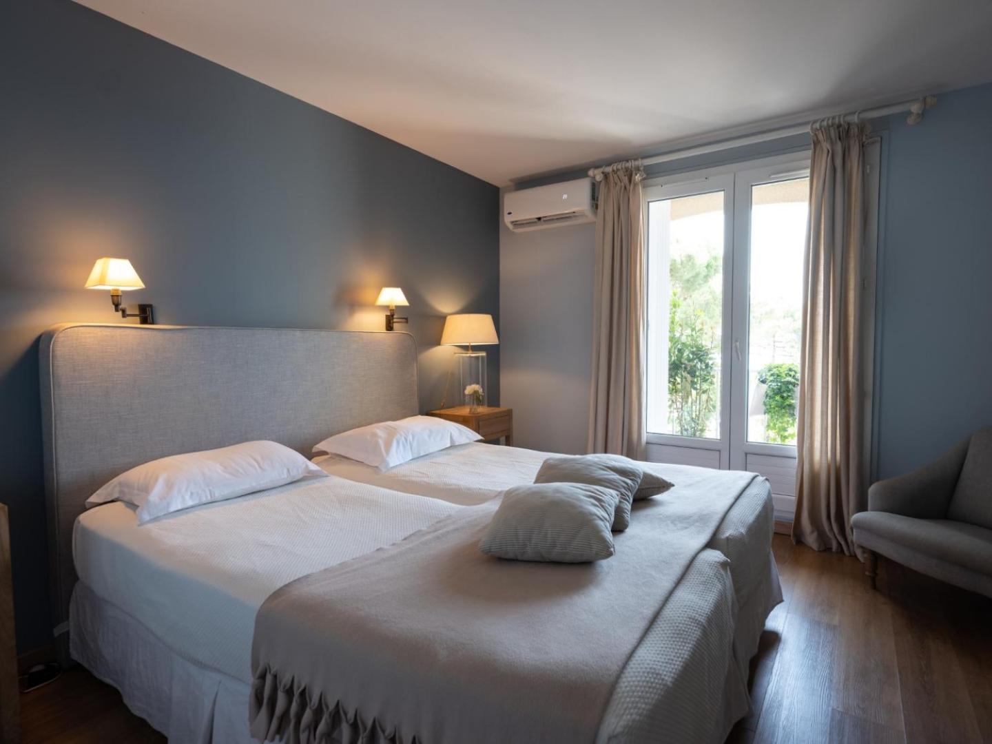 Twin Room - Photo 11