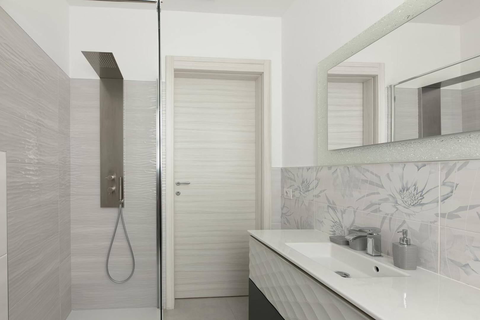 Standard Double Room - Photo 4