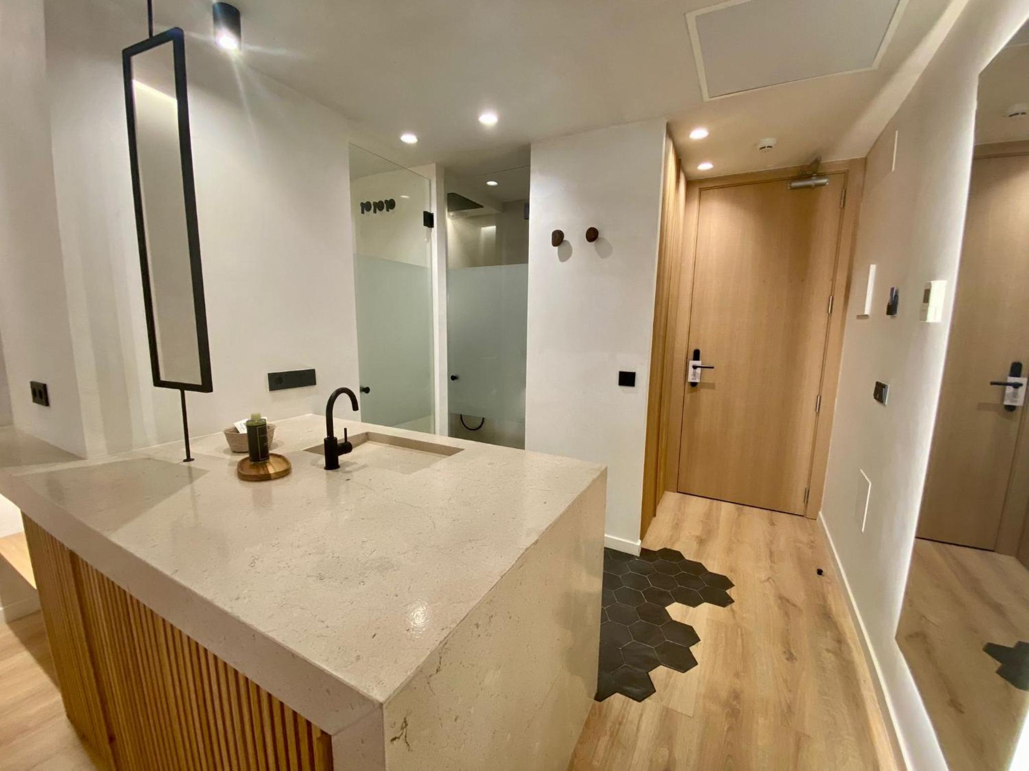 Standard Double or Twin Room - Photo 5