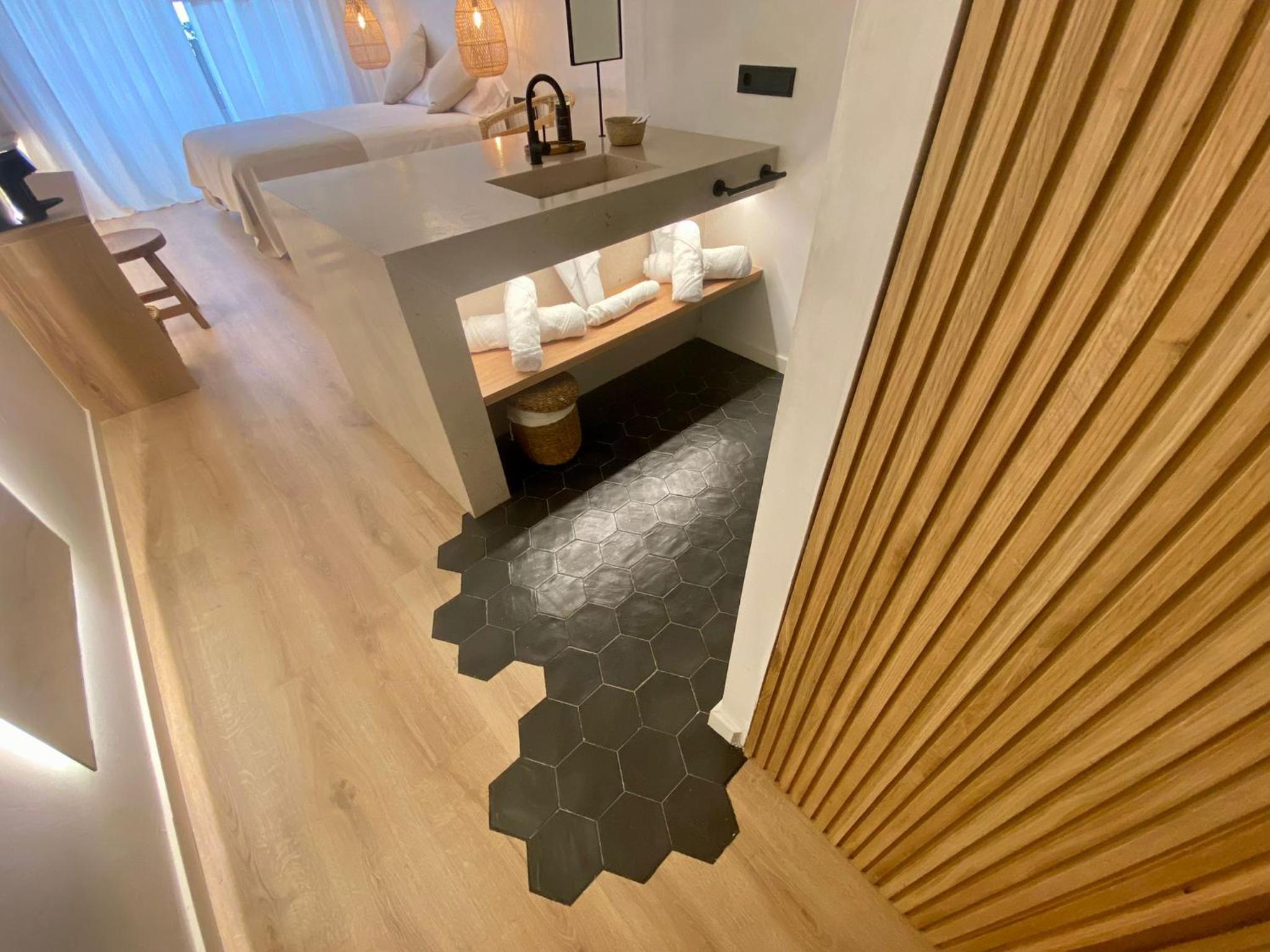 Double or Twin Room - Photo 7