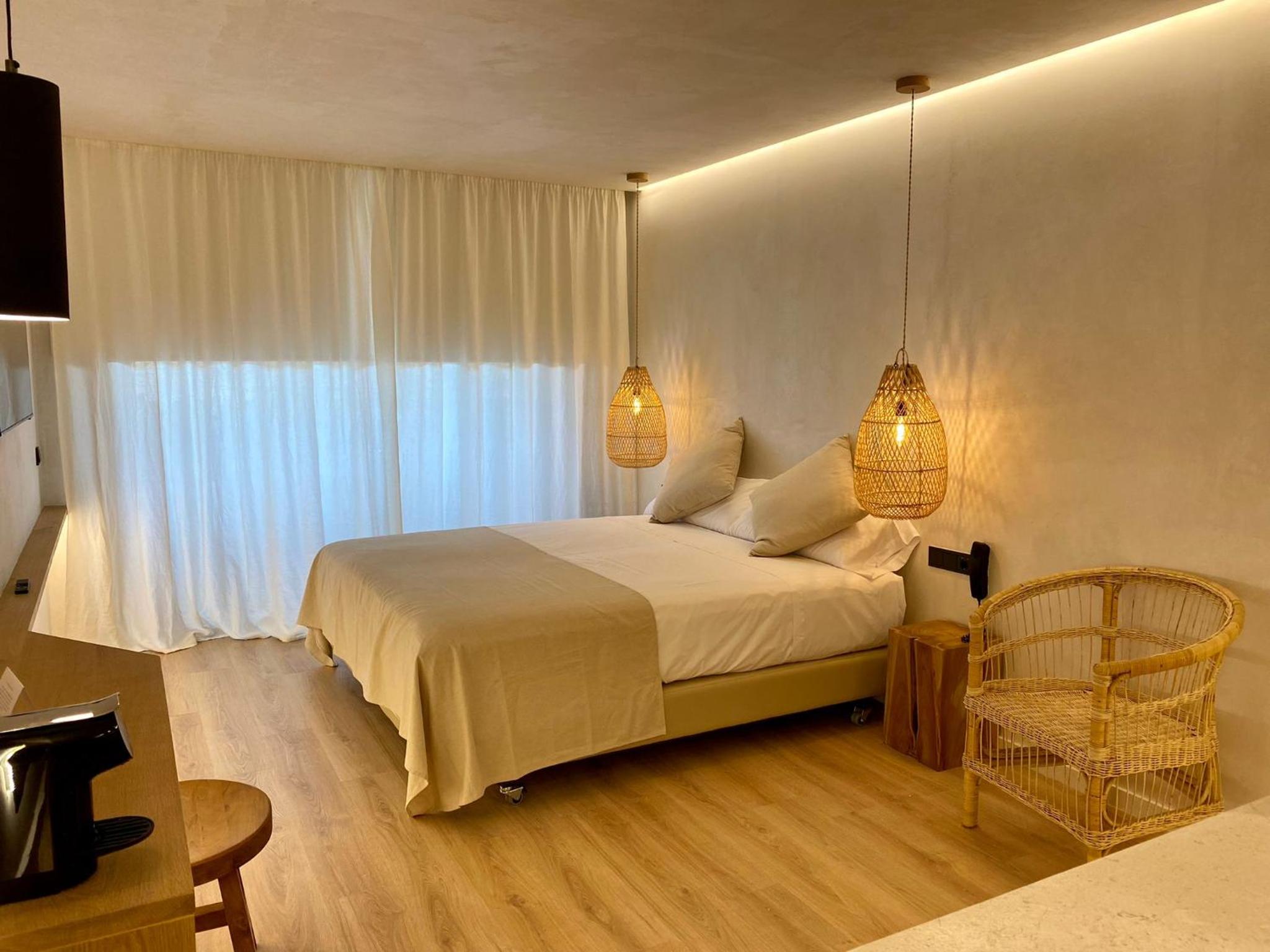 Double or Twin Room - Photo 8