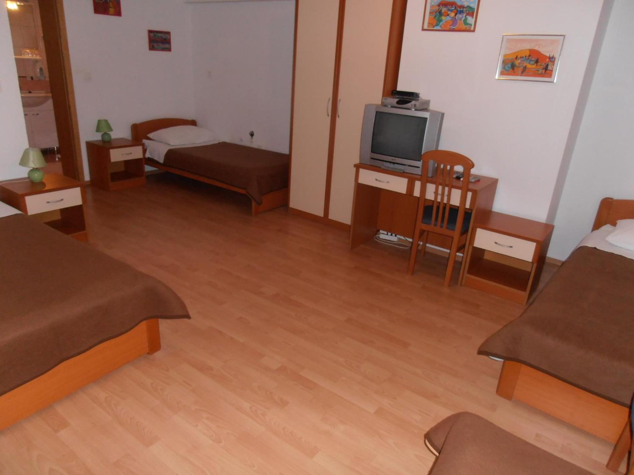 Triple Room - Photo 17