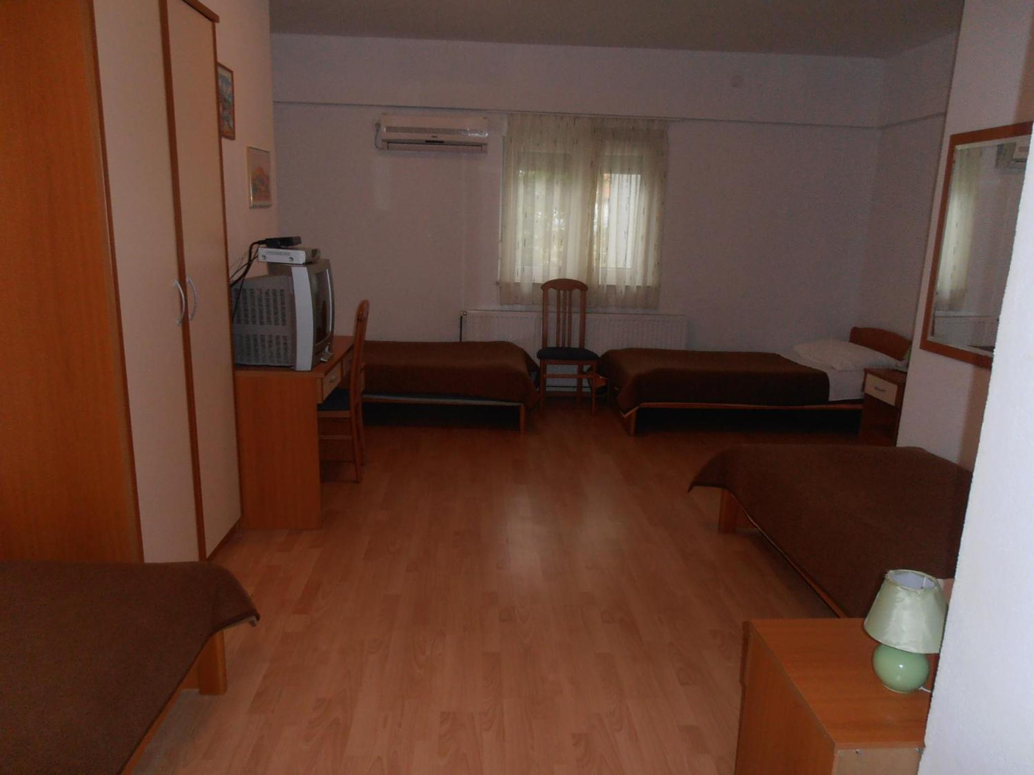Triple Room - Photo 11