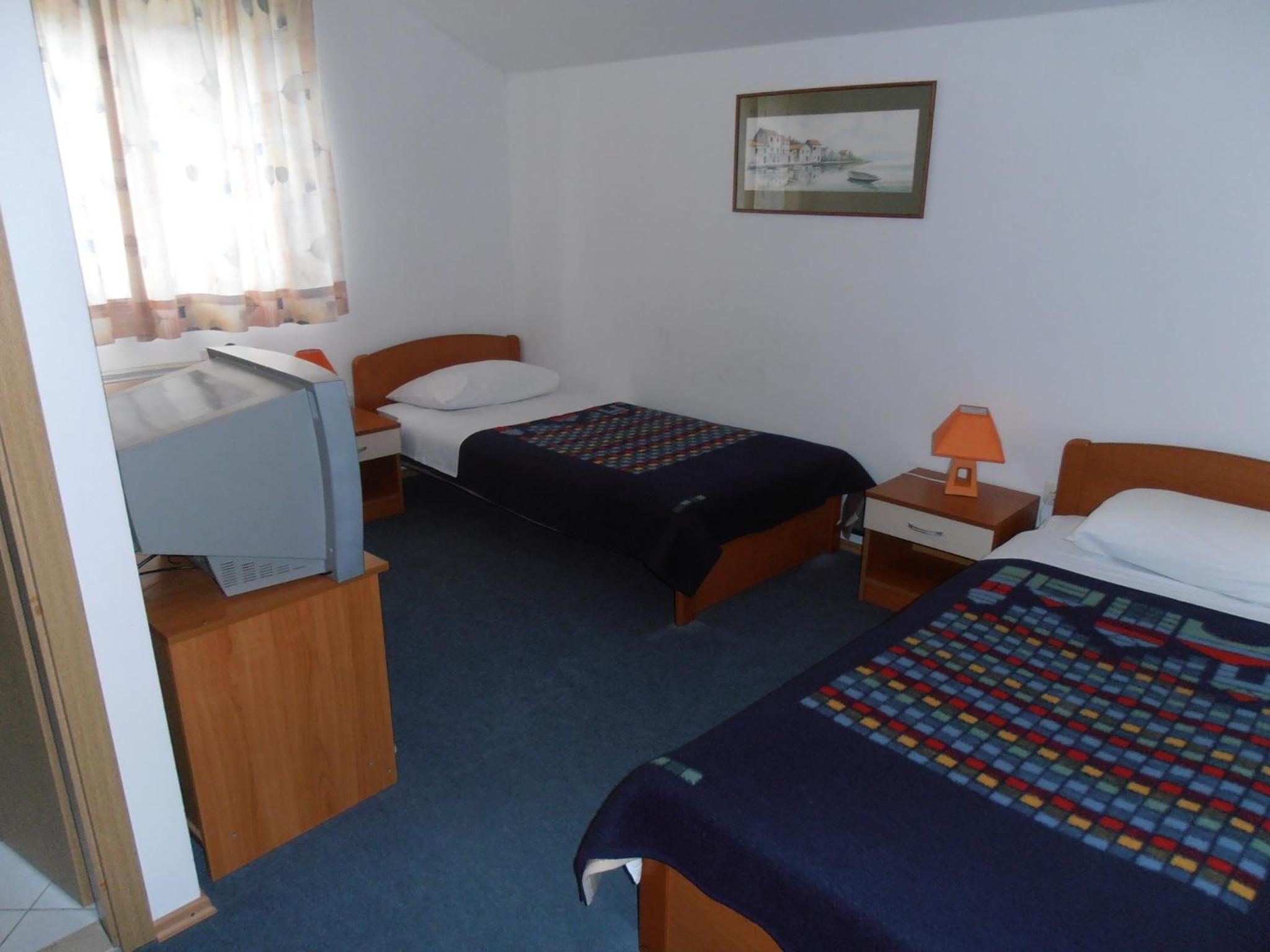 Twin Room - Photo 4