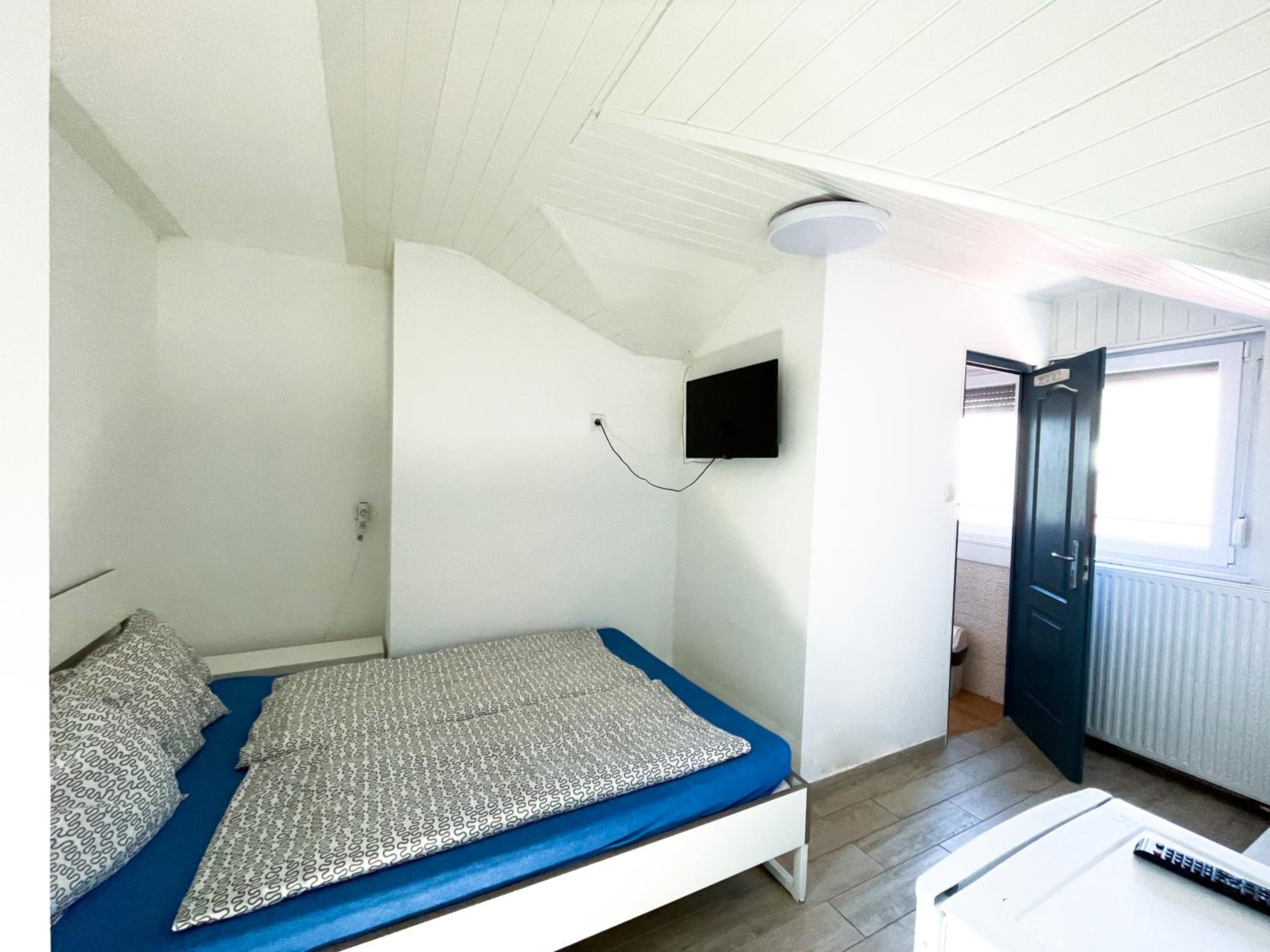 Double Room - Attic photo 2
