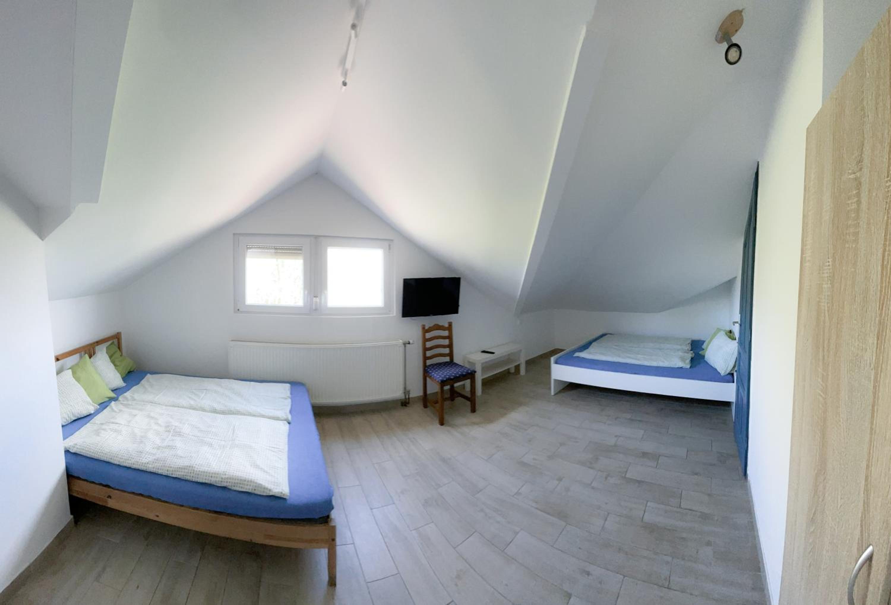 Quadruple Room - Attic - Photo 16