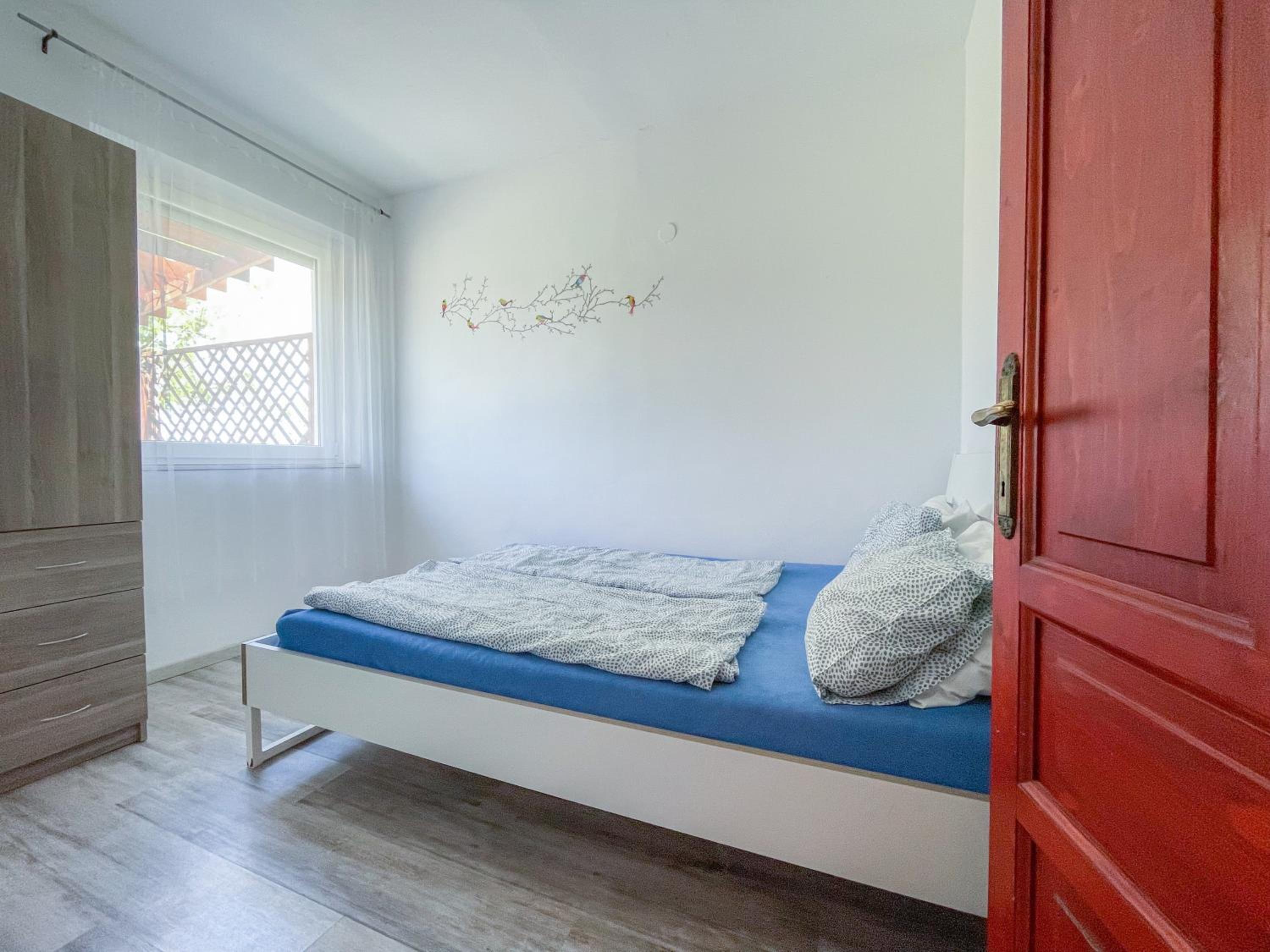 One-Bedroom Apartment - Photo 4