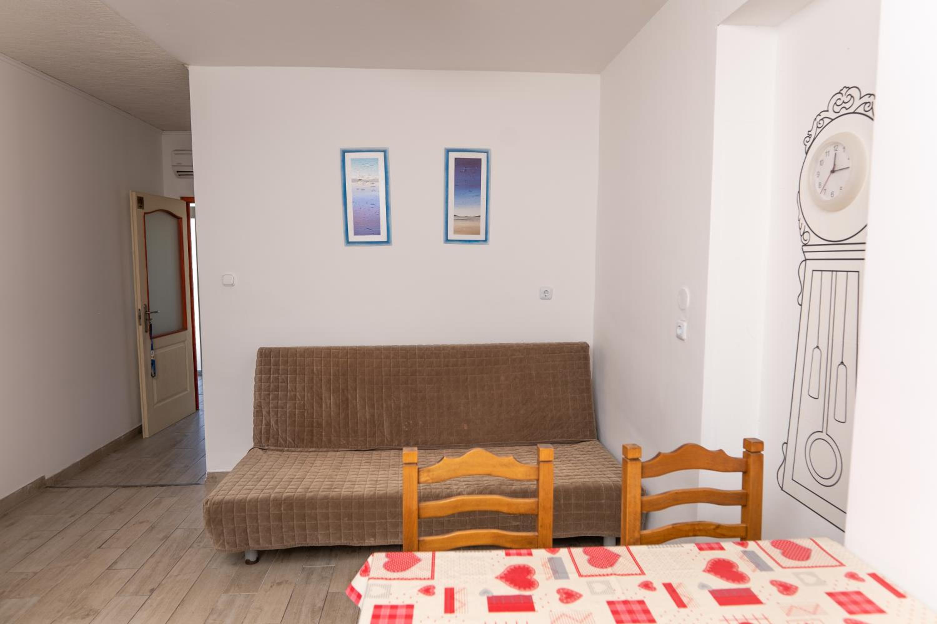 One-Bedroom Apartment - Photo 5