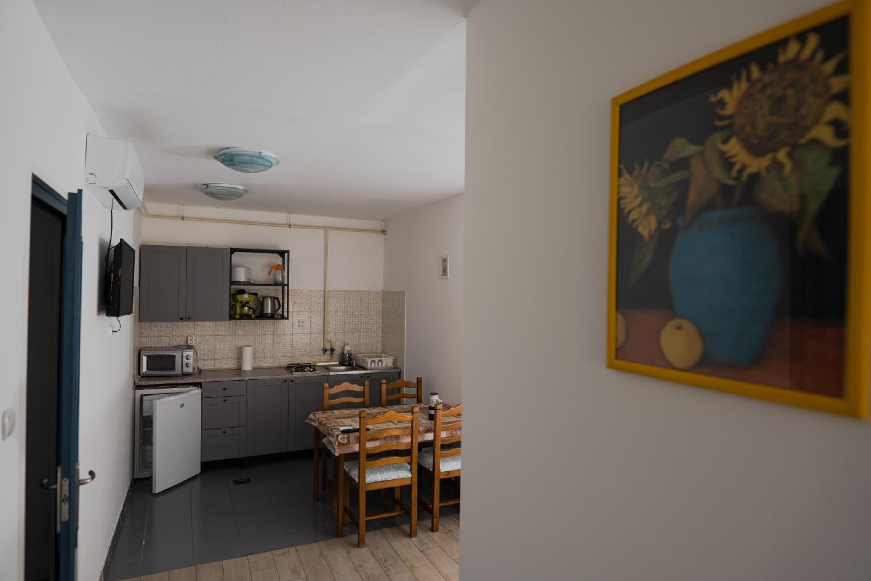 Two-Bedroom Apartment - Photo 9