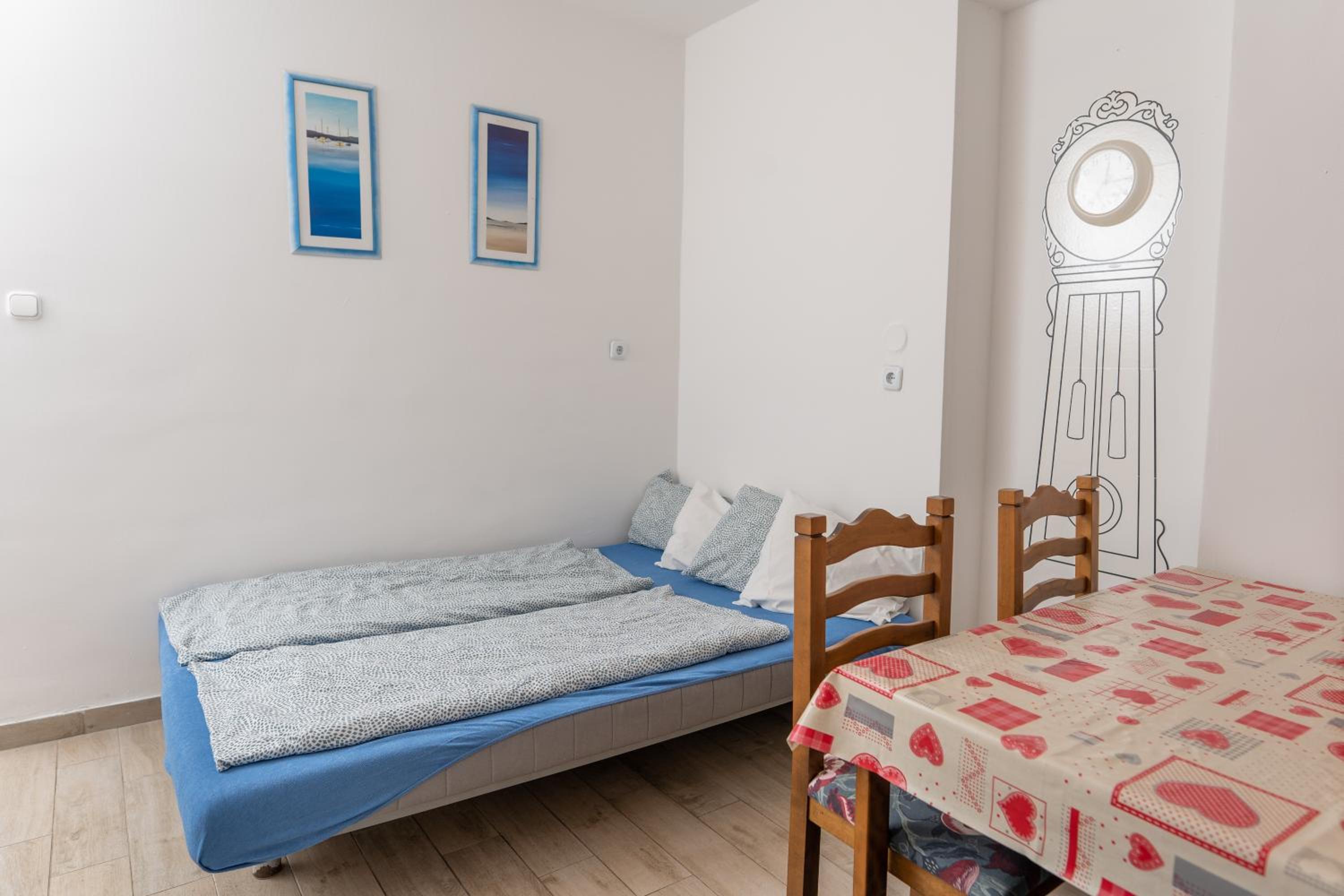 One-Bedroom Apartment - Photo 6