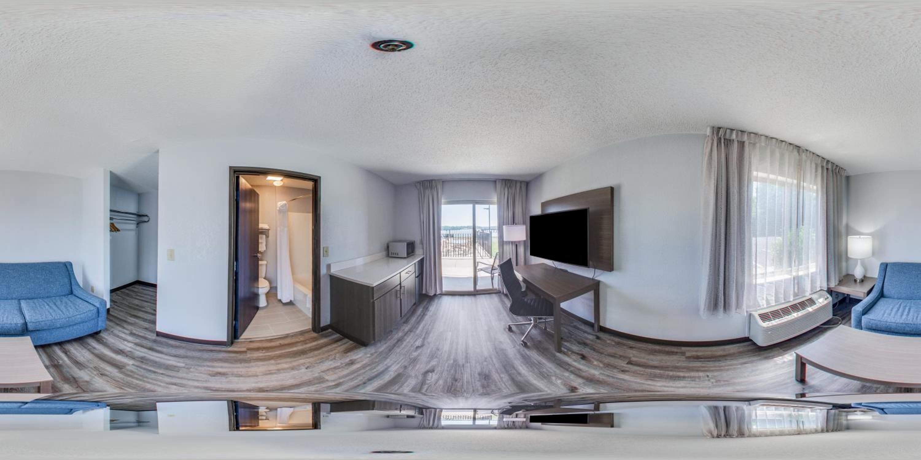 Suite King with Sofabed and Lake View - Non Smoking photo 2