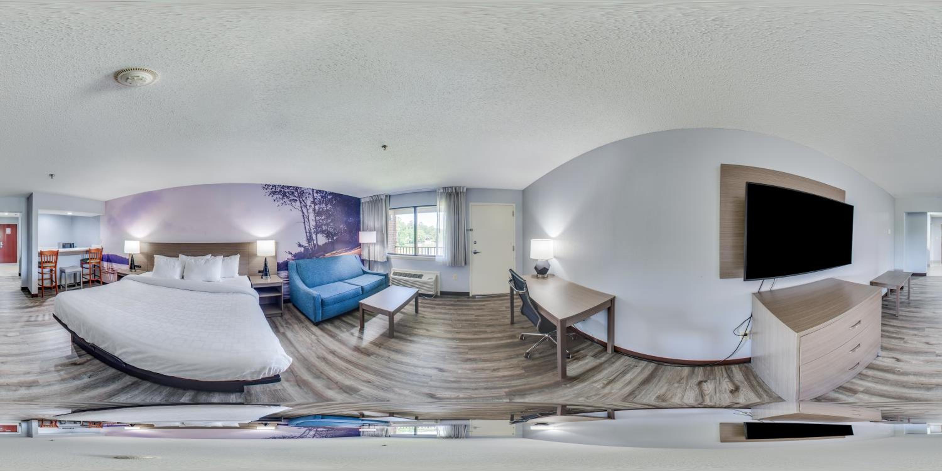Standard King Room with Balcony and Lake View - Non Smoking photo 1