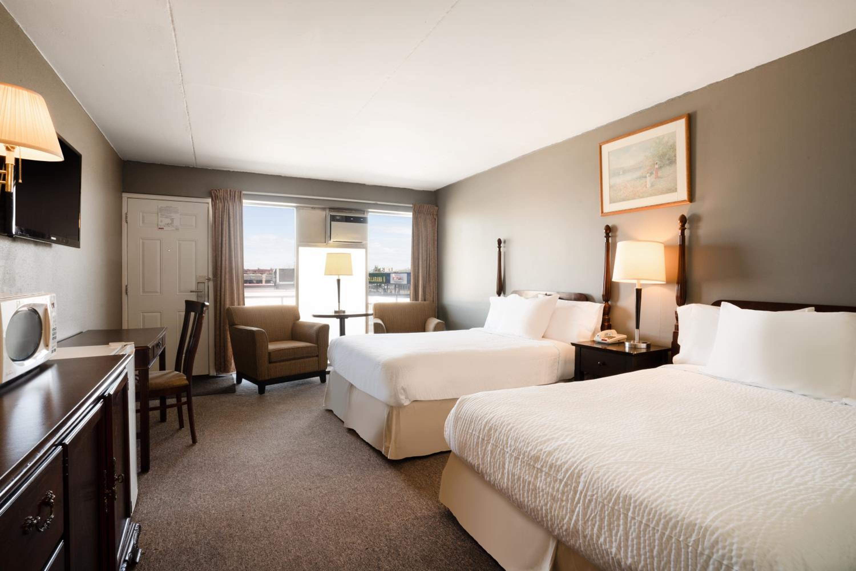 Double Room with Two Double Beds - Non-Smoking - Photo 4