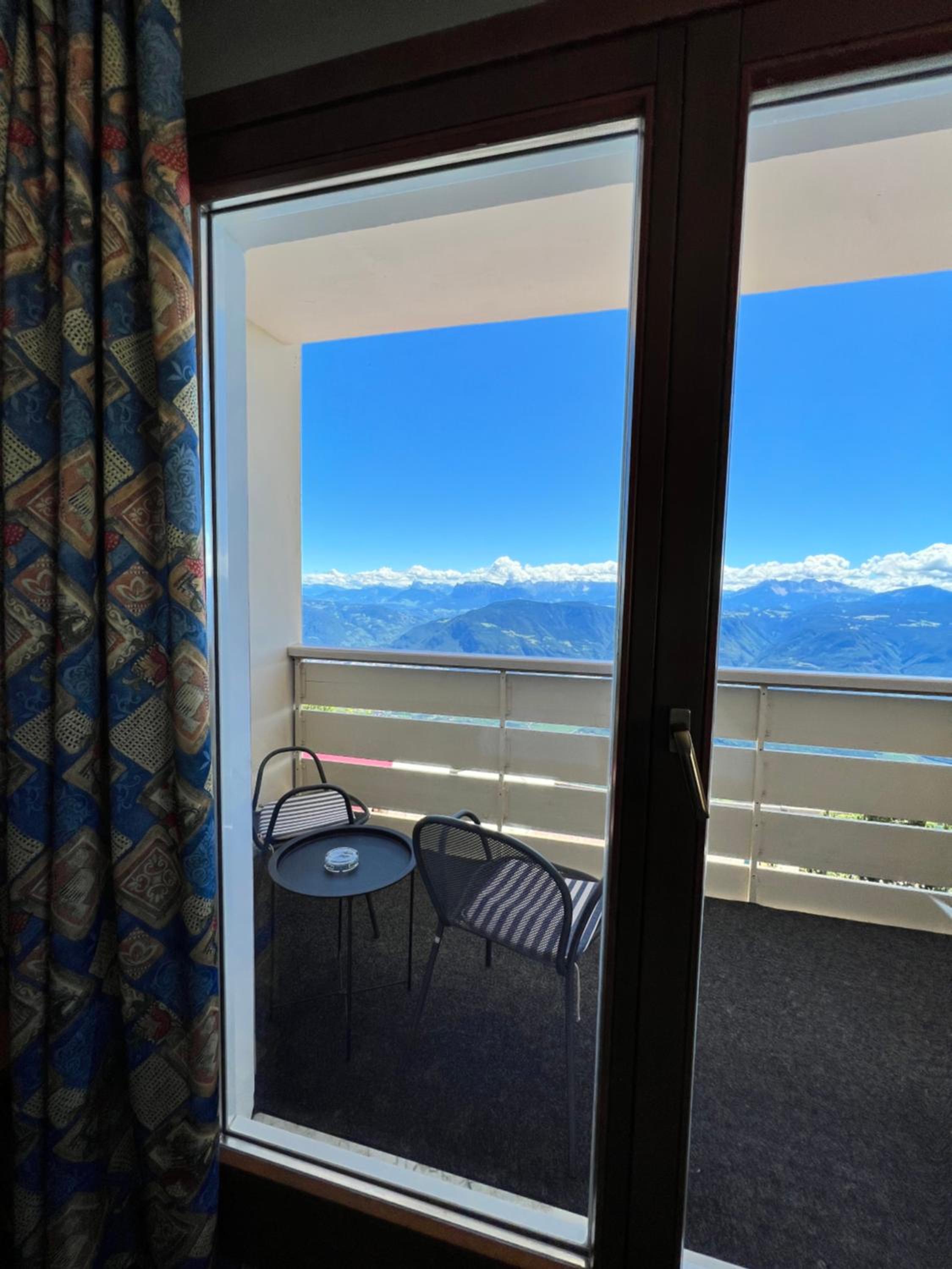 Deluxe Double Room with Balcony - Photo 4