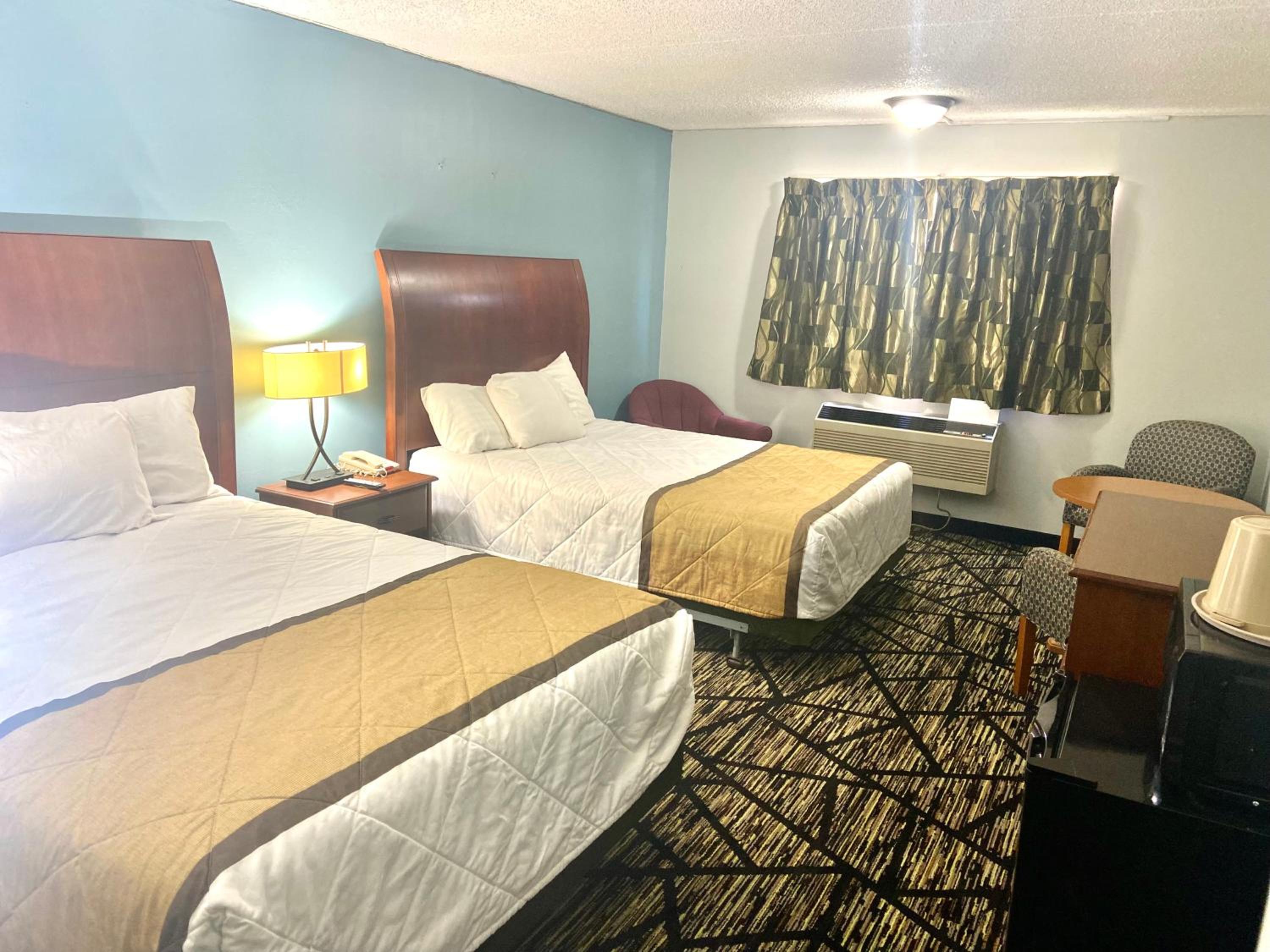 Queen Room with Two Queen Beds - Smoking photo 1