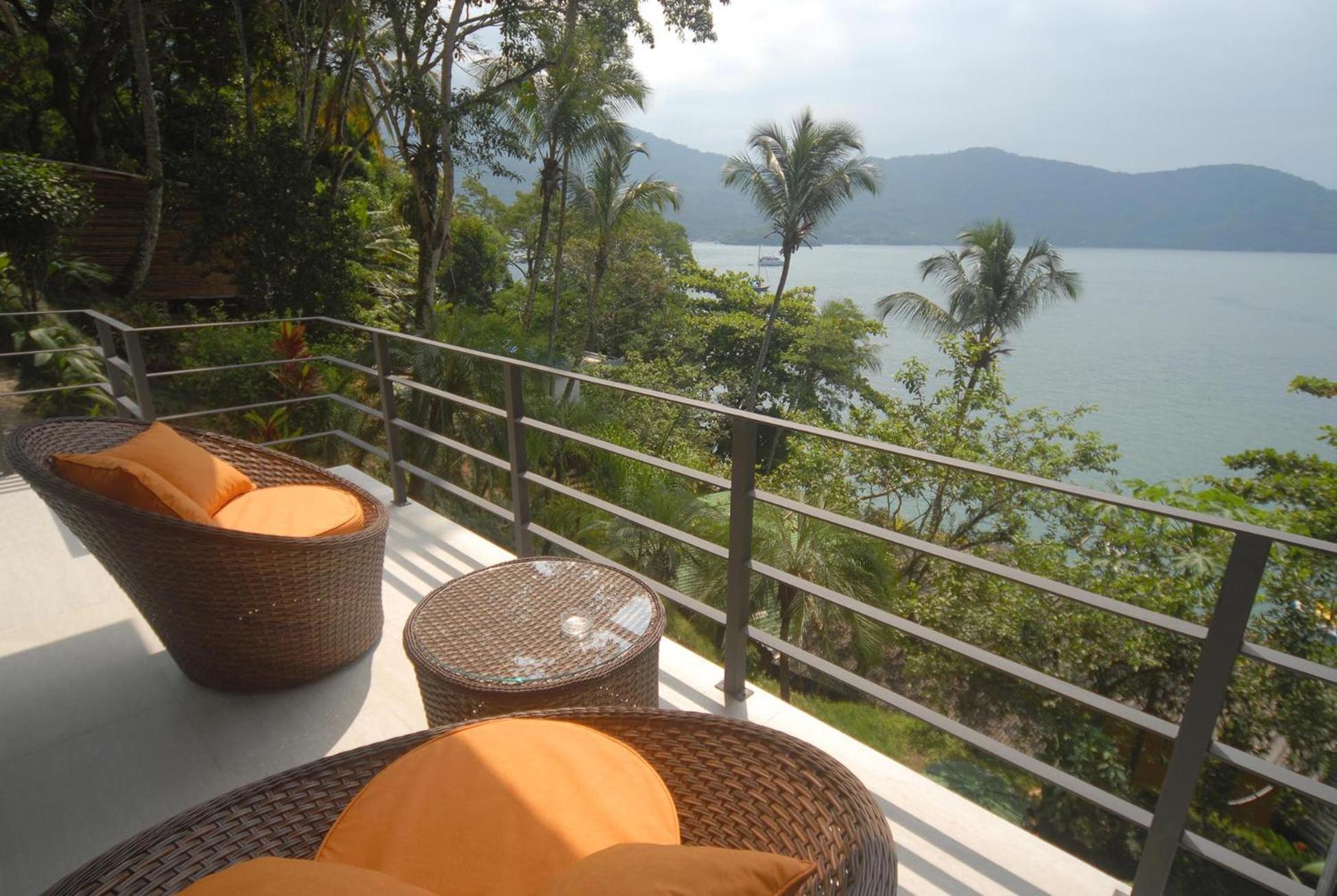 Deluxe Suite with Sea View - Photo 4