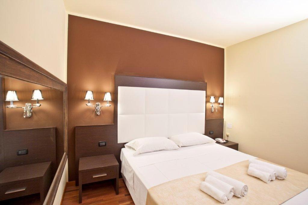 Double Room - Photo 3