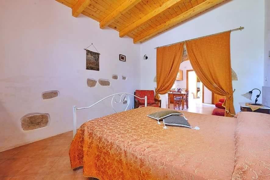 One-Bedroom House photo 2